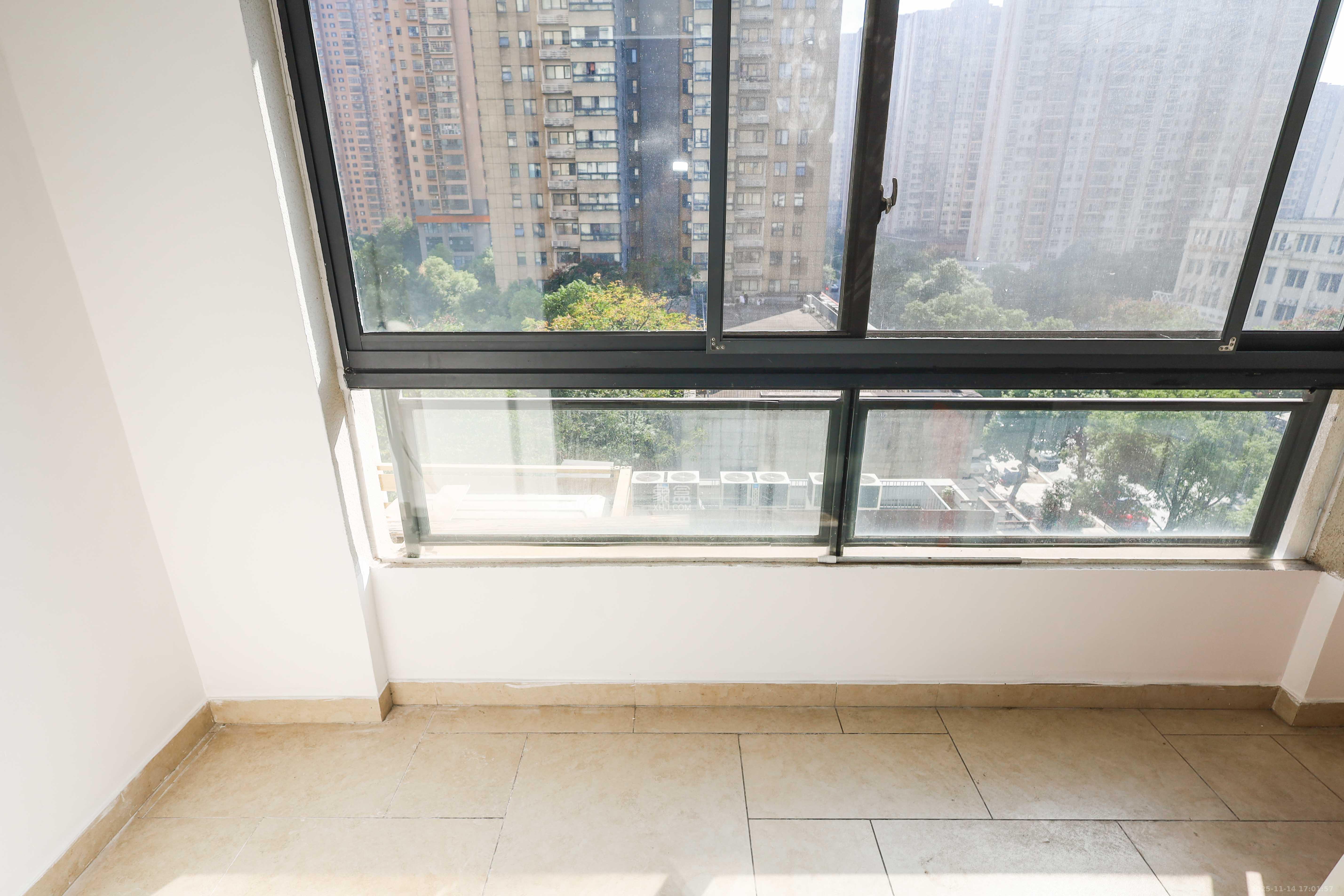 好莱城(弘德西街) 2室2厅1卫 62.0万 好莱城(弘德西街) 2室2厅1卫 62.0万阳台