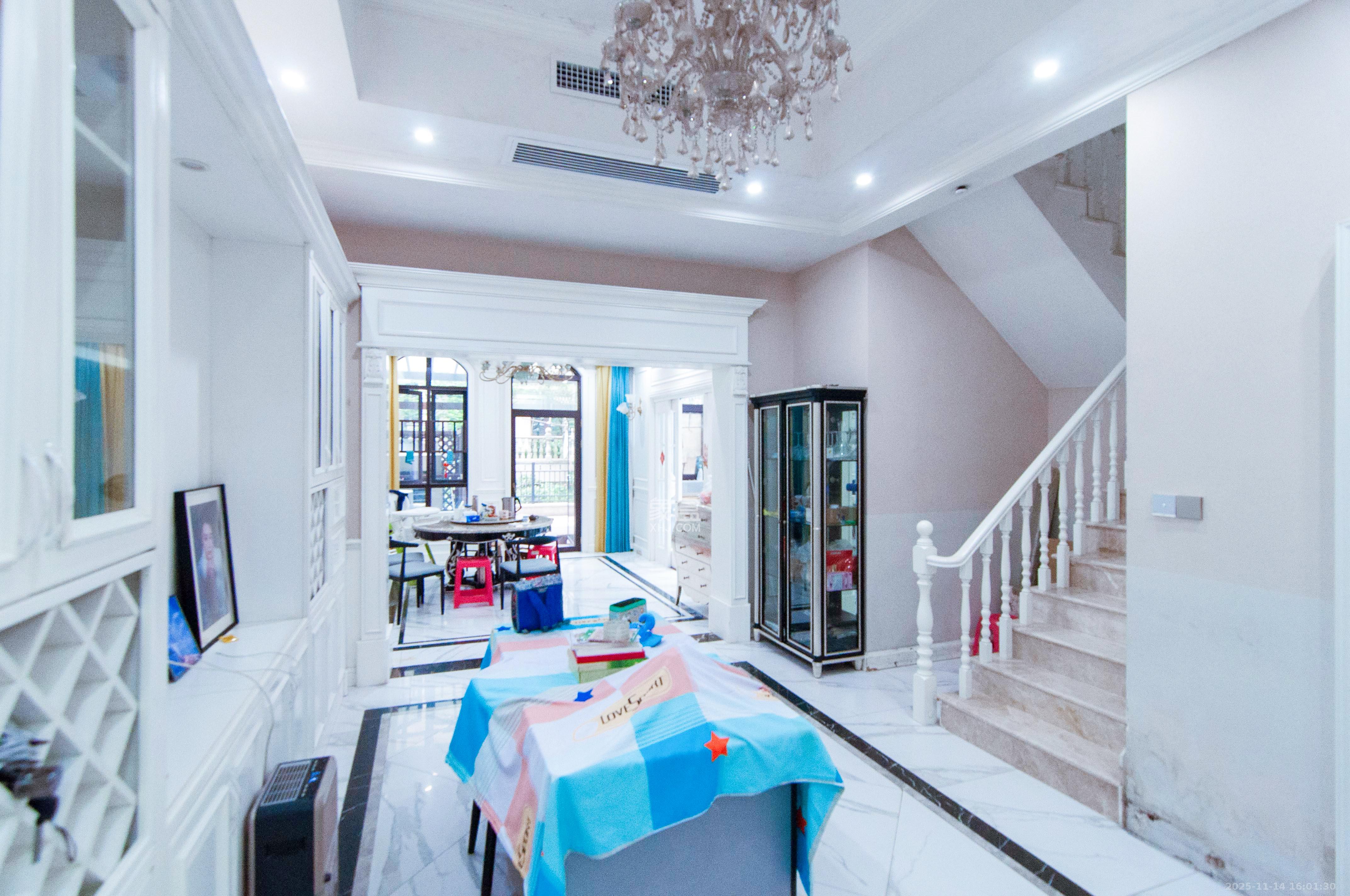 中海梅溪湖壹号 6室2厅4卫 20000.0元/月 中海梅溪湖壹号 6室2厅4卫 20000.0元/月室内图