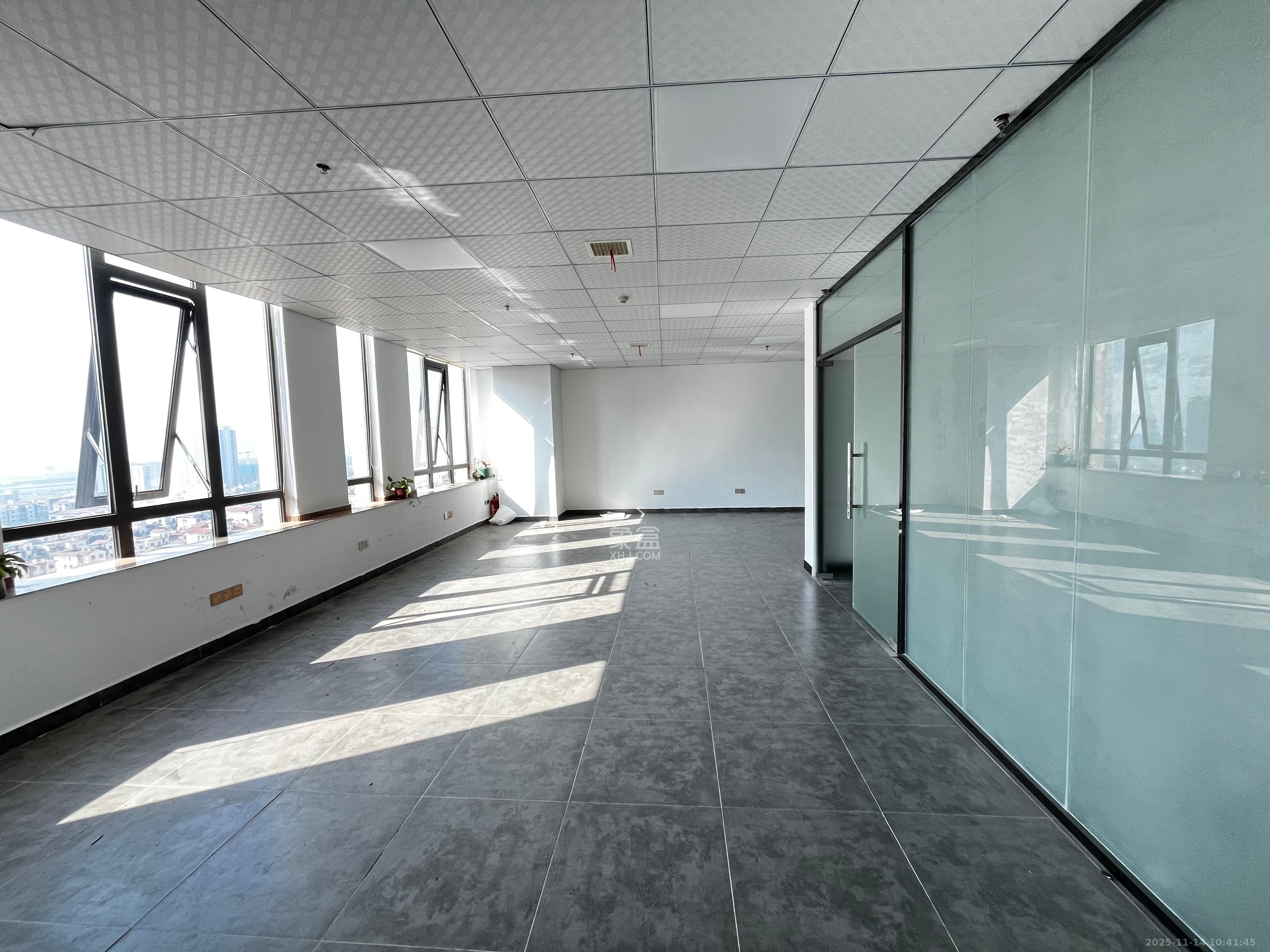 华润置地广场一期   262.0㎡      12000.0元/月室内图