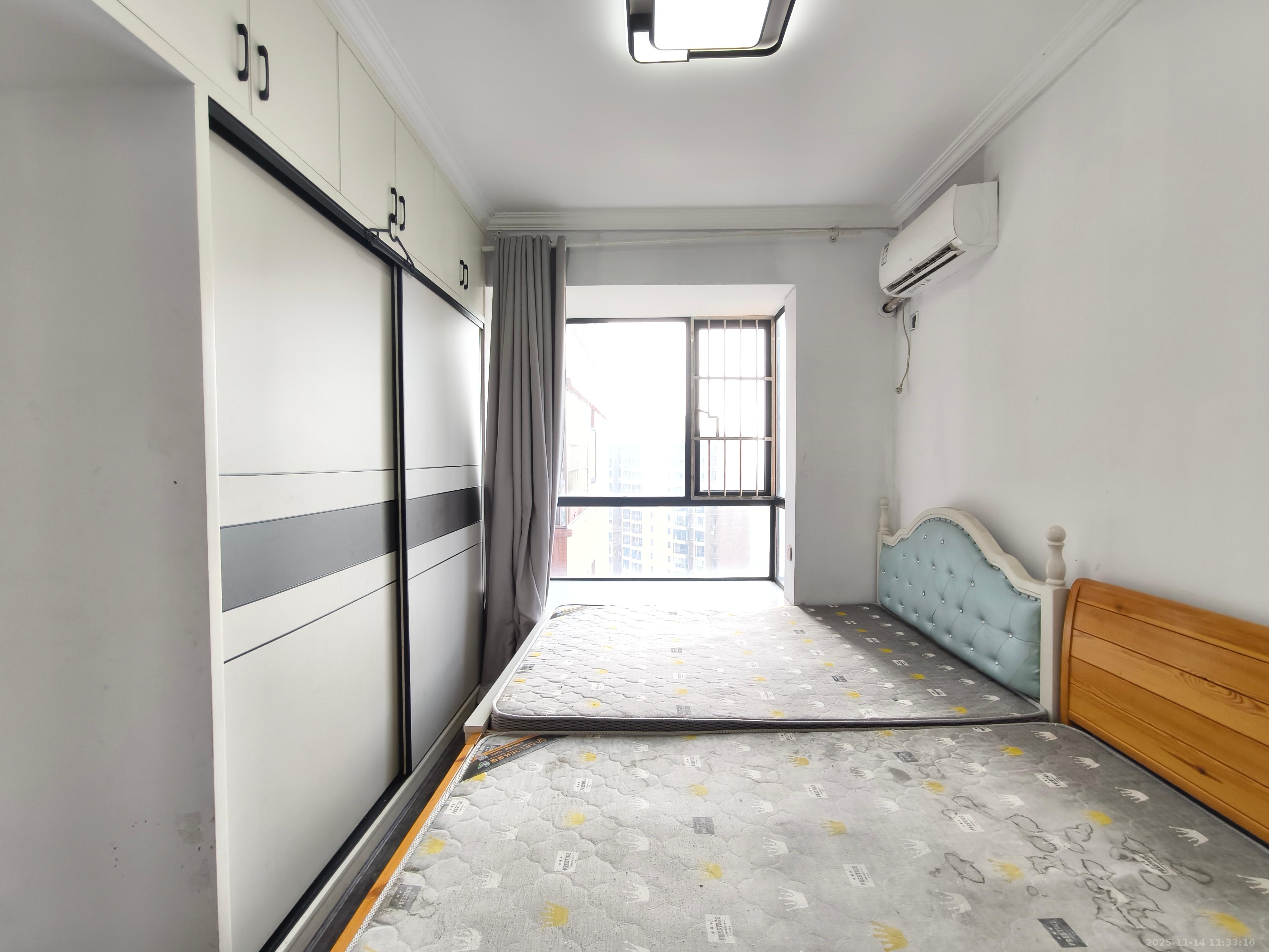 紫华郡  3室2厅2卫    49.8万卧室