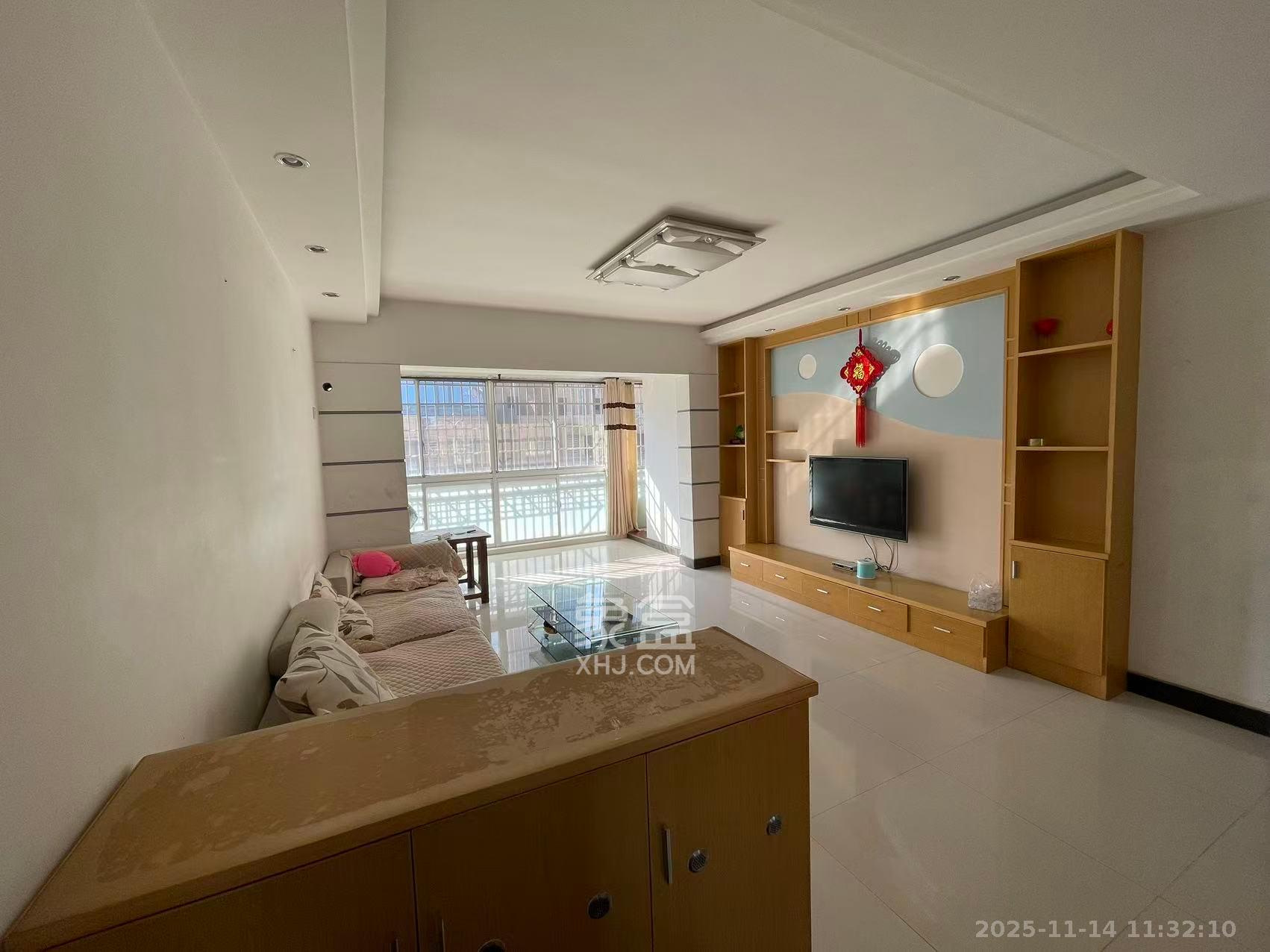 四季星城  3室2厅1卫    1400.0元/月