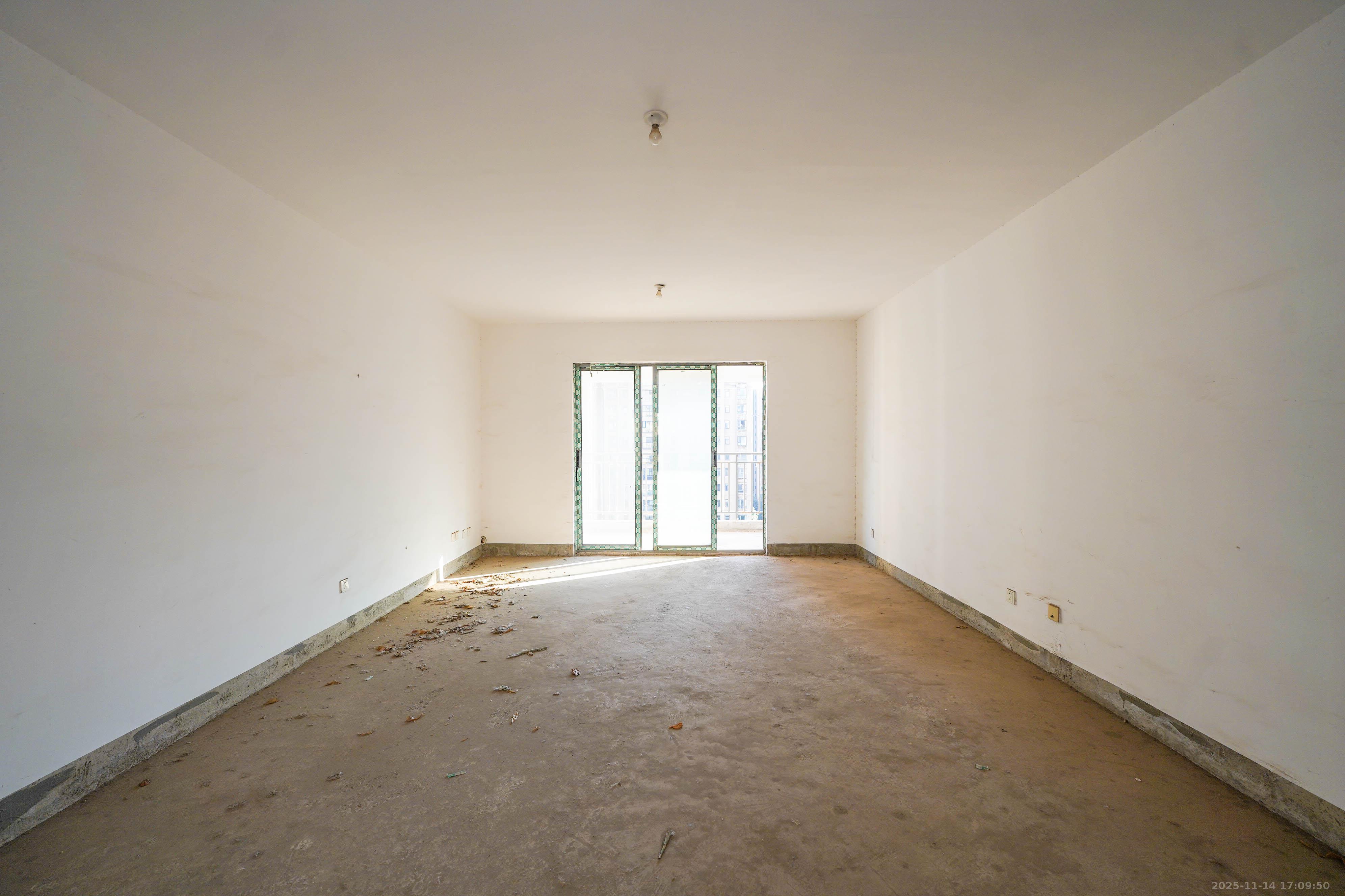 和美星城 4室2厅2卫 105.0万 和美星城 4室2厅2卫 105.0万客厅