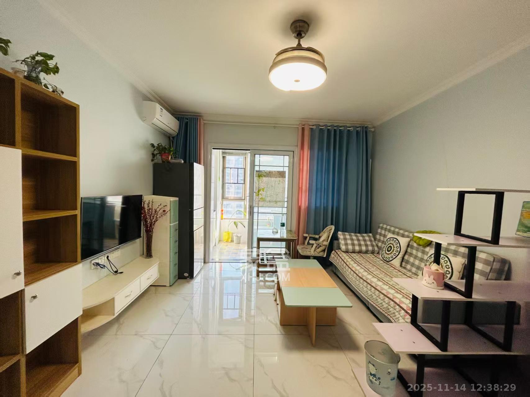 怡海星城  1室1厅1卫    1200.0元/月室内图