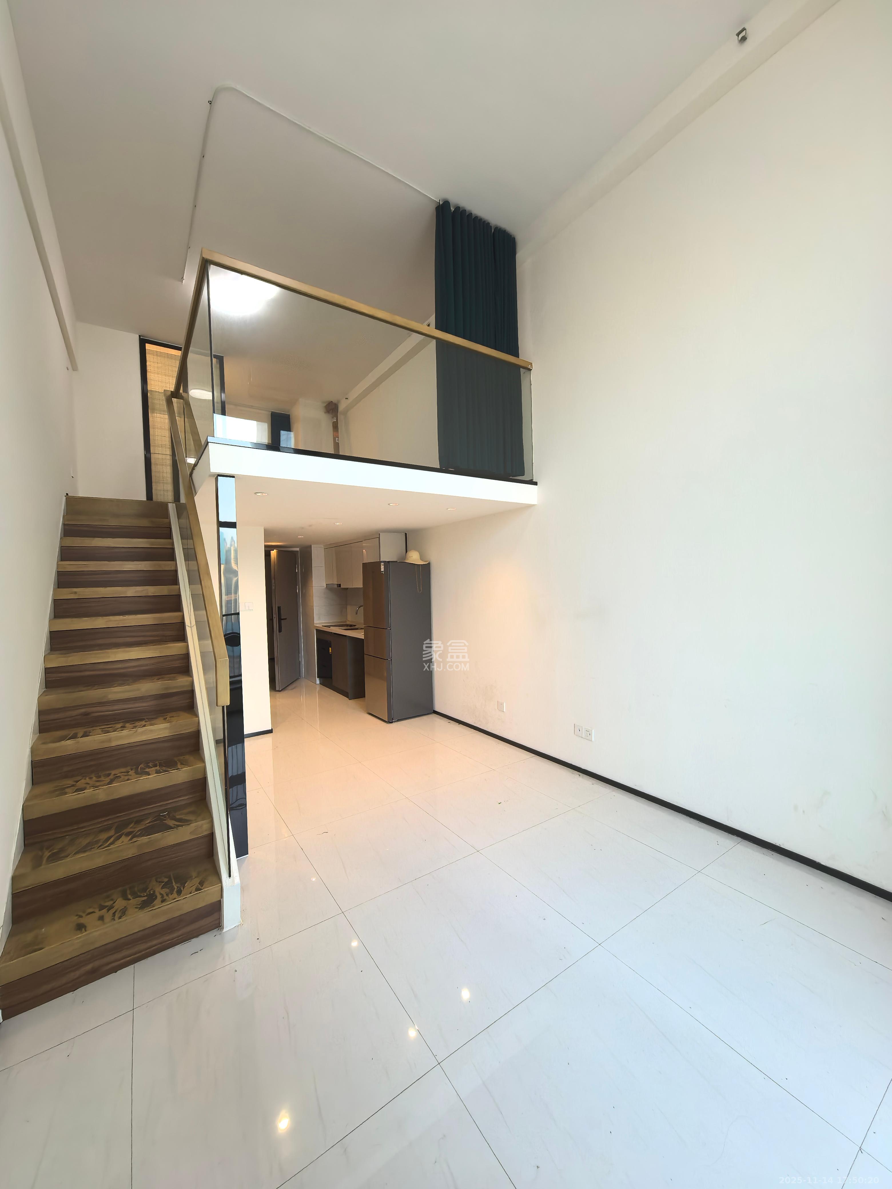 藏珑湖上公馆  1室1厅1卫    2000.0元/月室内图