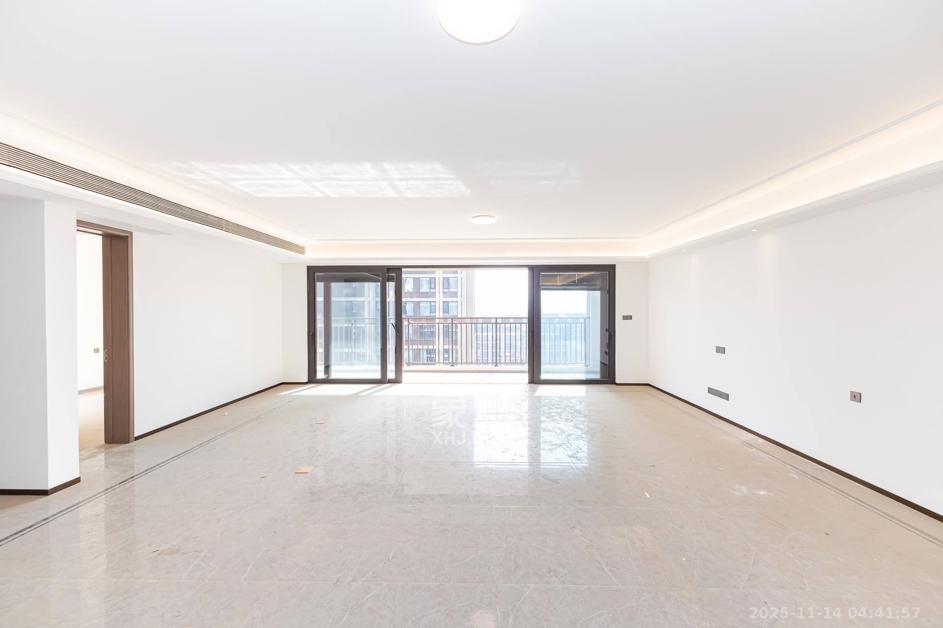 时代建发和著 4室2厅1卫 330.0万 时代建发和著 4室2厅1卫 330.0万客厅