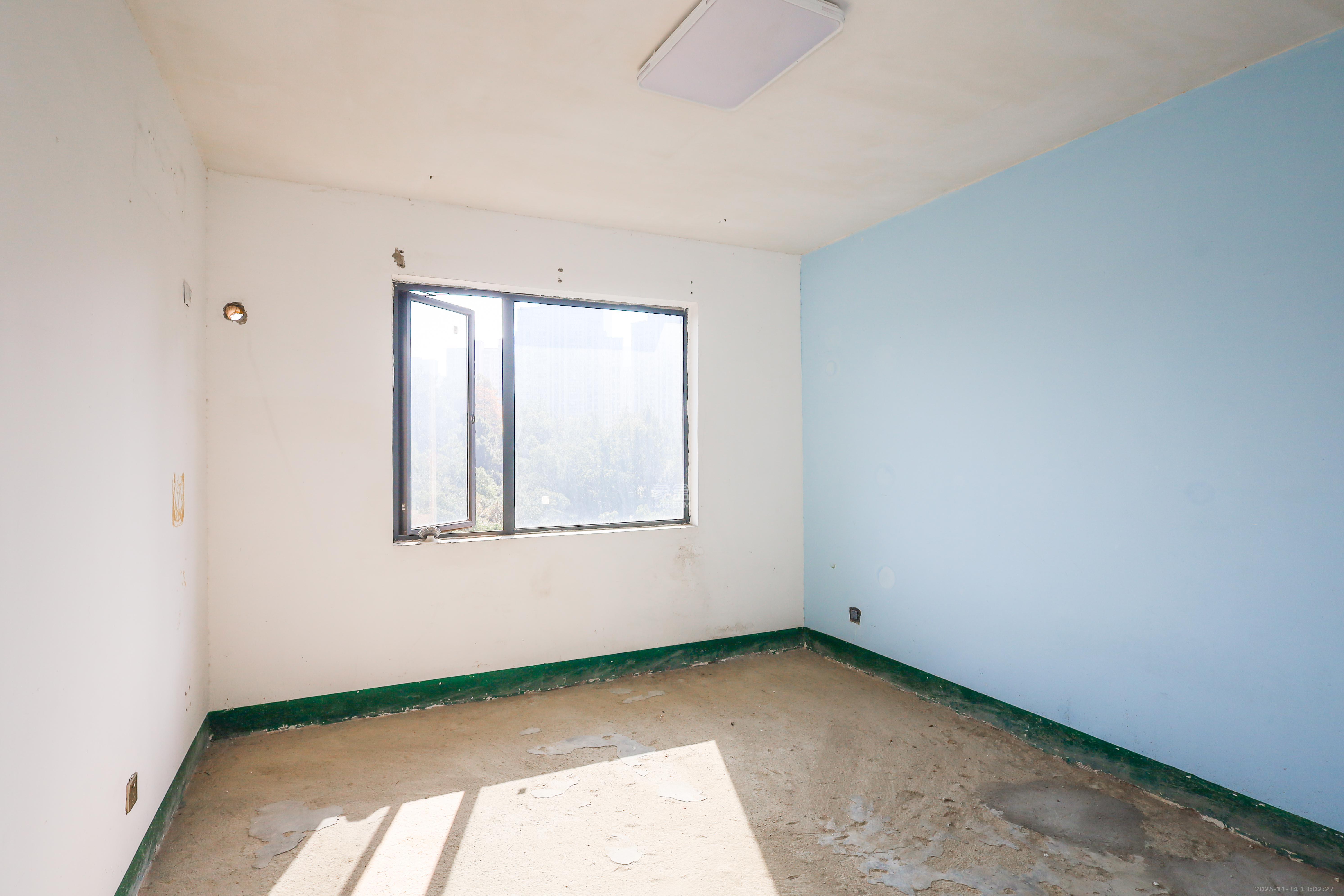 骑龙大街（骑龙苑）  3室2厅2卫    78.0万卧室