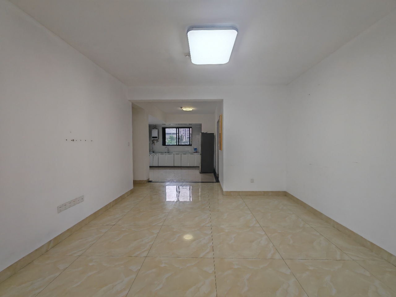 海航豪庭南苑 3室2厅2卫 229.0万 海航豪庭南苑 3室2厅2卫 229.0万客厅