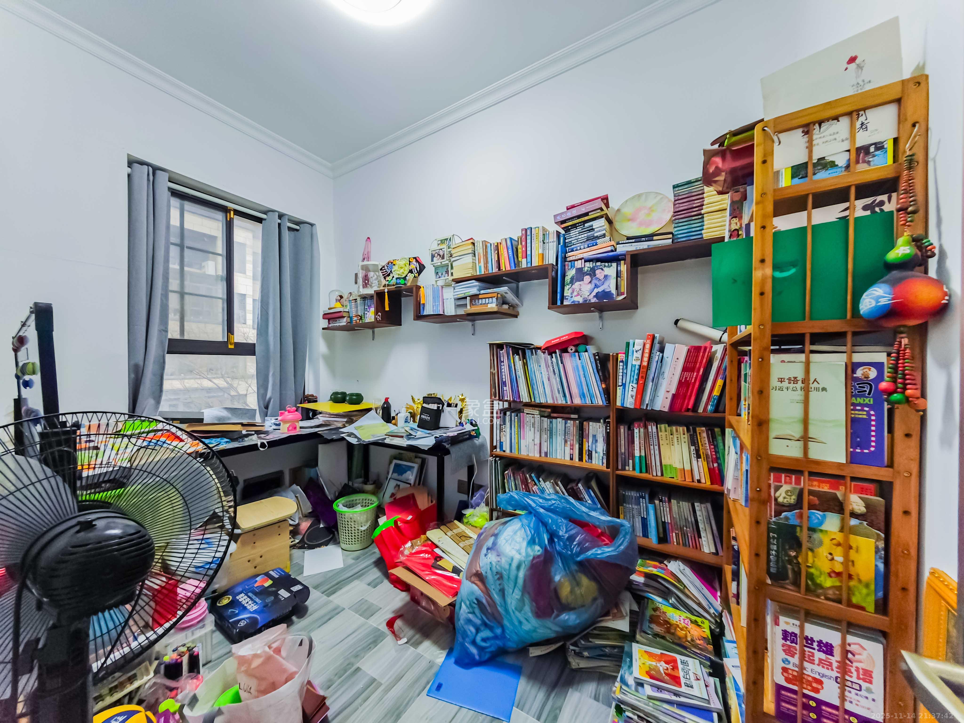 绿地之窗  4室2厅2卫    166.0万卧室