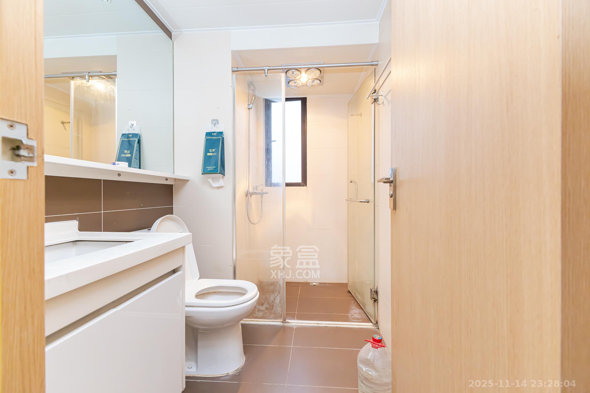 时代倾城二期 2室2厅1卫 58.0万 时代倾城二期 2室2厅1卫 58.0万卫生间