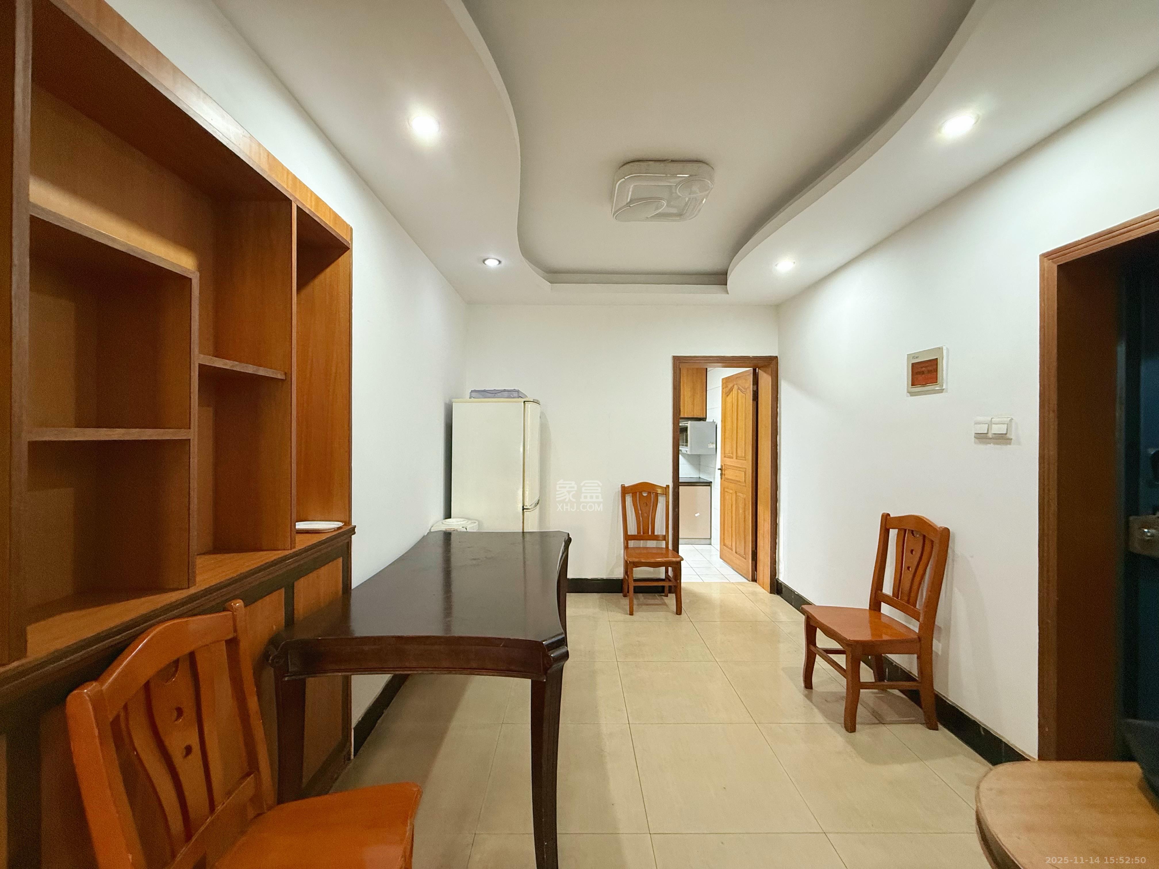 恩瑞麓山名园(龙王港小区) 3室2厅2卫 2100.0元/月 恩瑞麓山名园(龙王港小区) 3室2厅2卫 2100.0元/月室内图