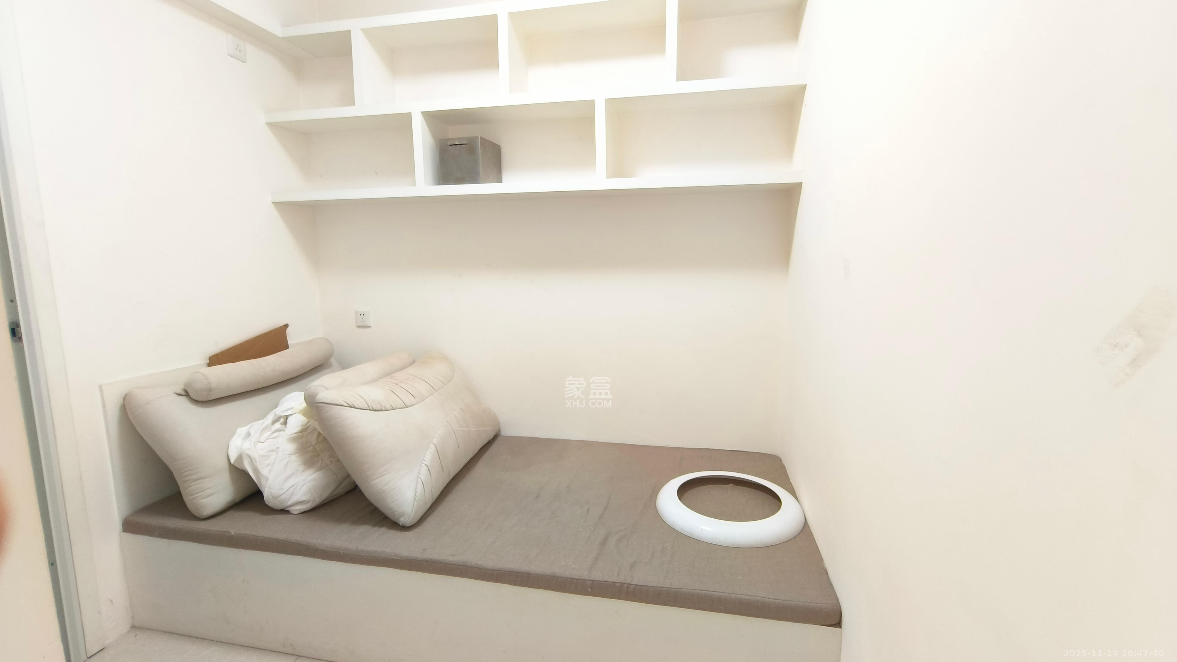 绿地中央广场  3室2厅1卫    2700.0元/月室内图