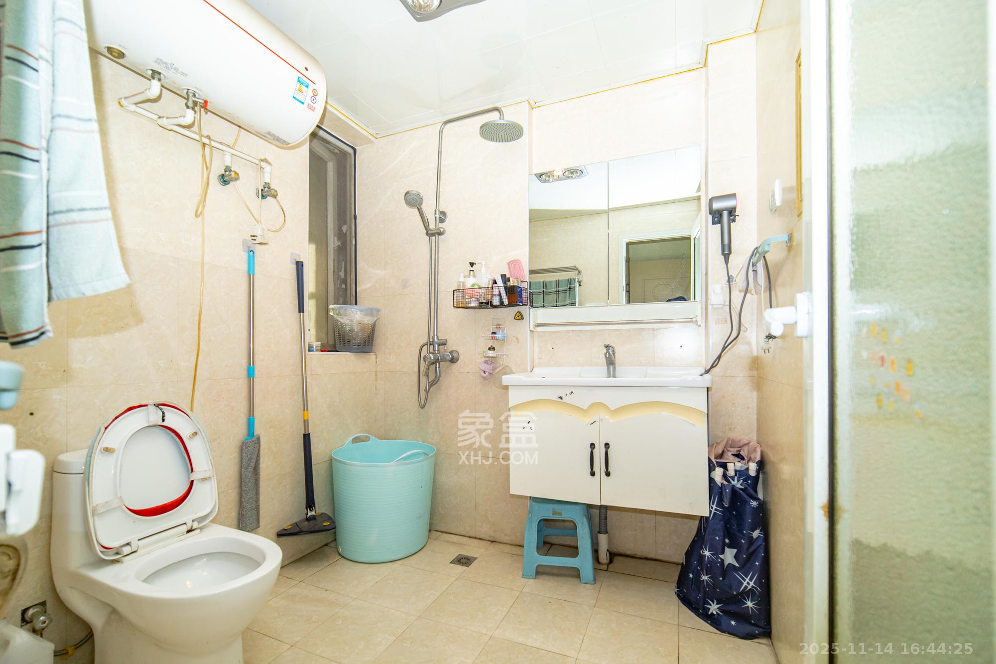 筑梦园 3室2厅2卫 60.8万 筑梦园 3室2厅2卫 60.8万卫生间