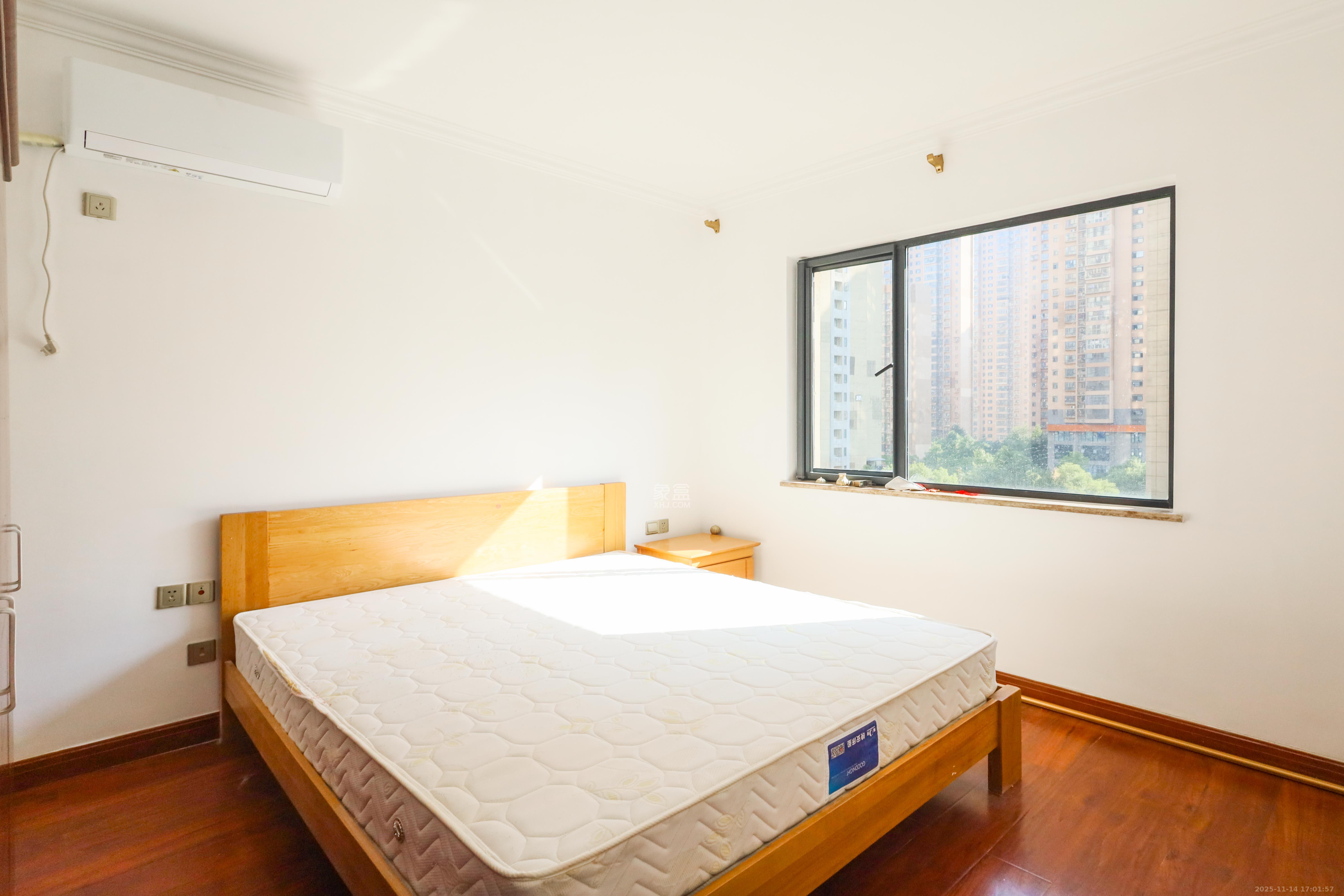 好莱城（弘德西街）  2室2厅1卫    62.0万卧室