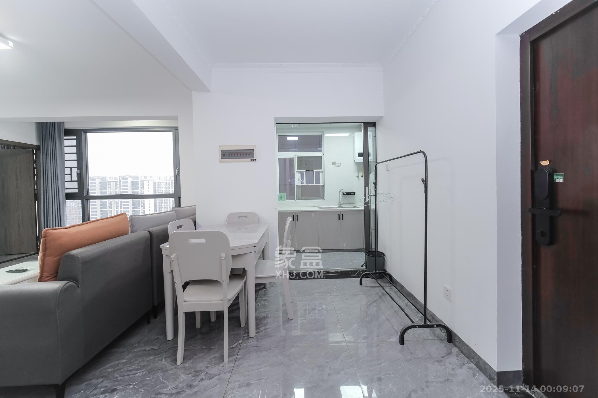 和悦城(蟠龙景苑) 3室2厅2卫 66.0万 和悦城(蟠龙景苑) 3室2厅2卫 66.0万客厅