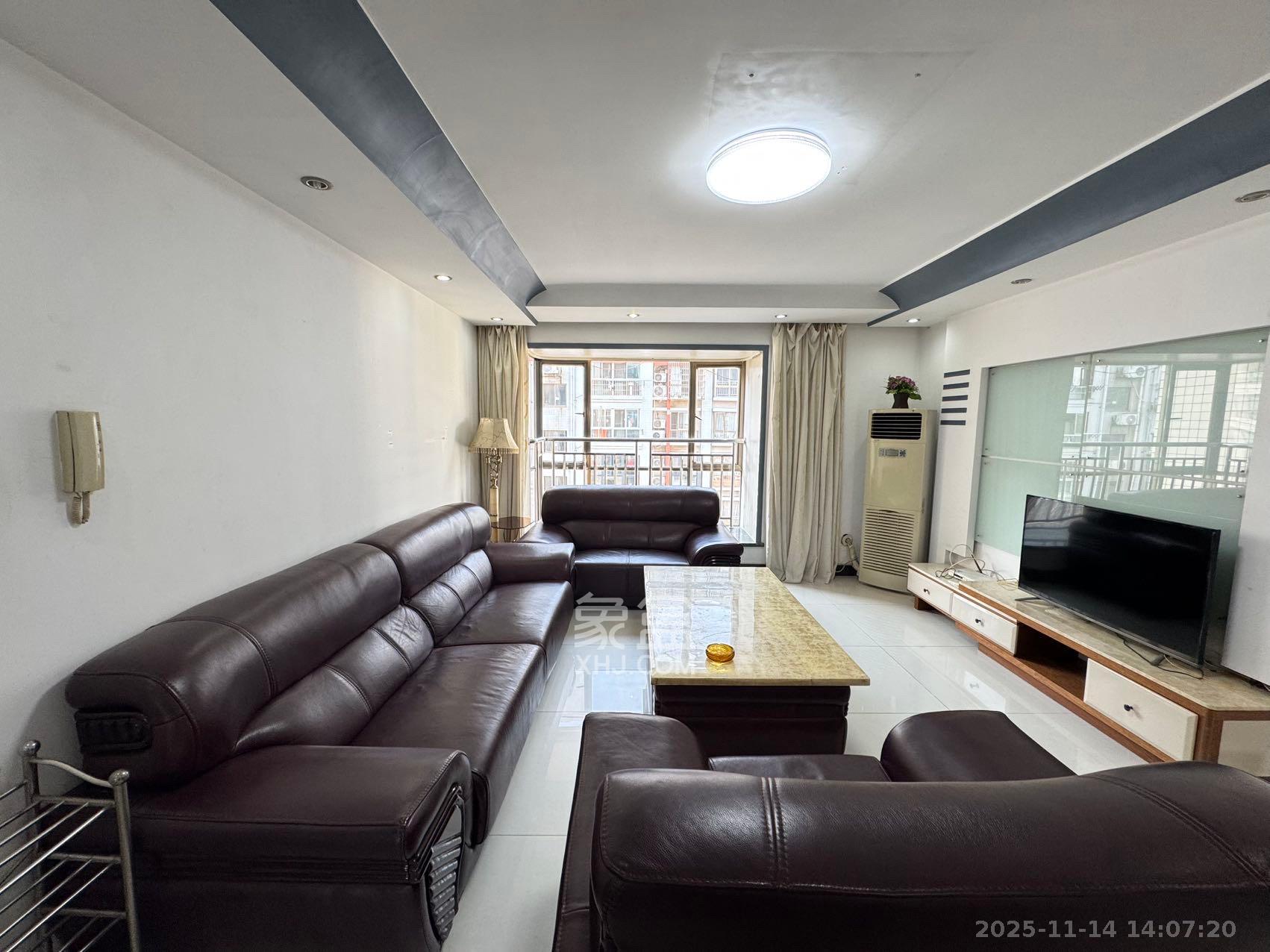 佳天雅苑 3室2厅1卫 2400.0元/月 佳天雅苑 3室2厅1卫 2400.0元/月室内图