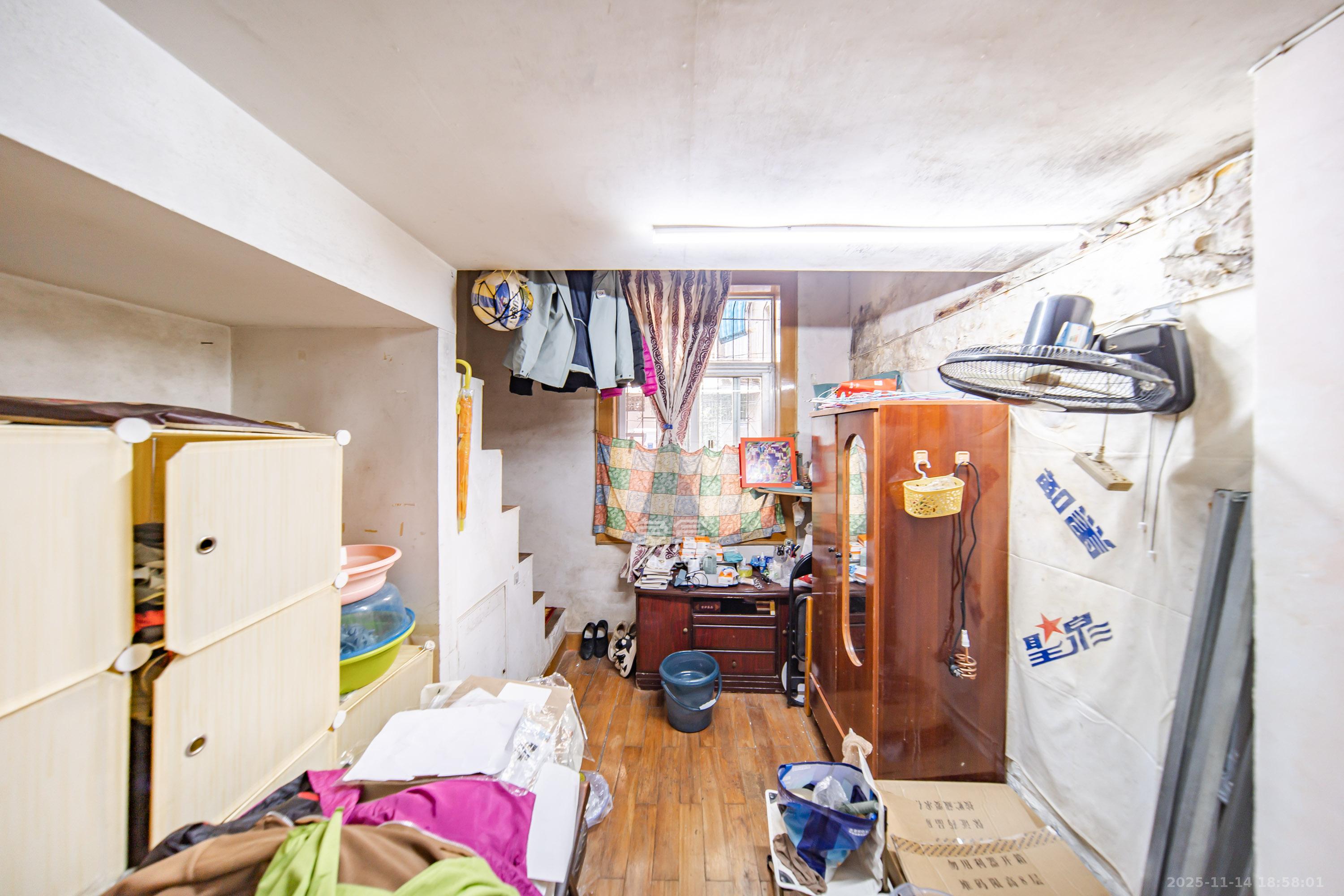 湘雅医院职工宿舍南院 3室1厅1卫 72.0万 湘雅医院职工宿舍南院 3室1厅1卫 72.0万卧室