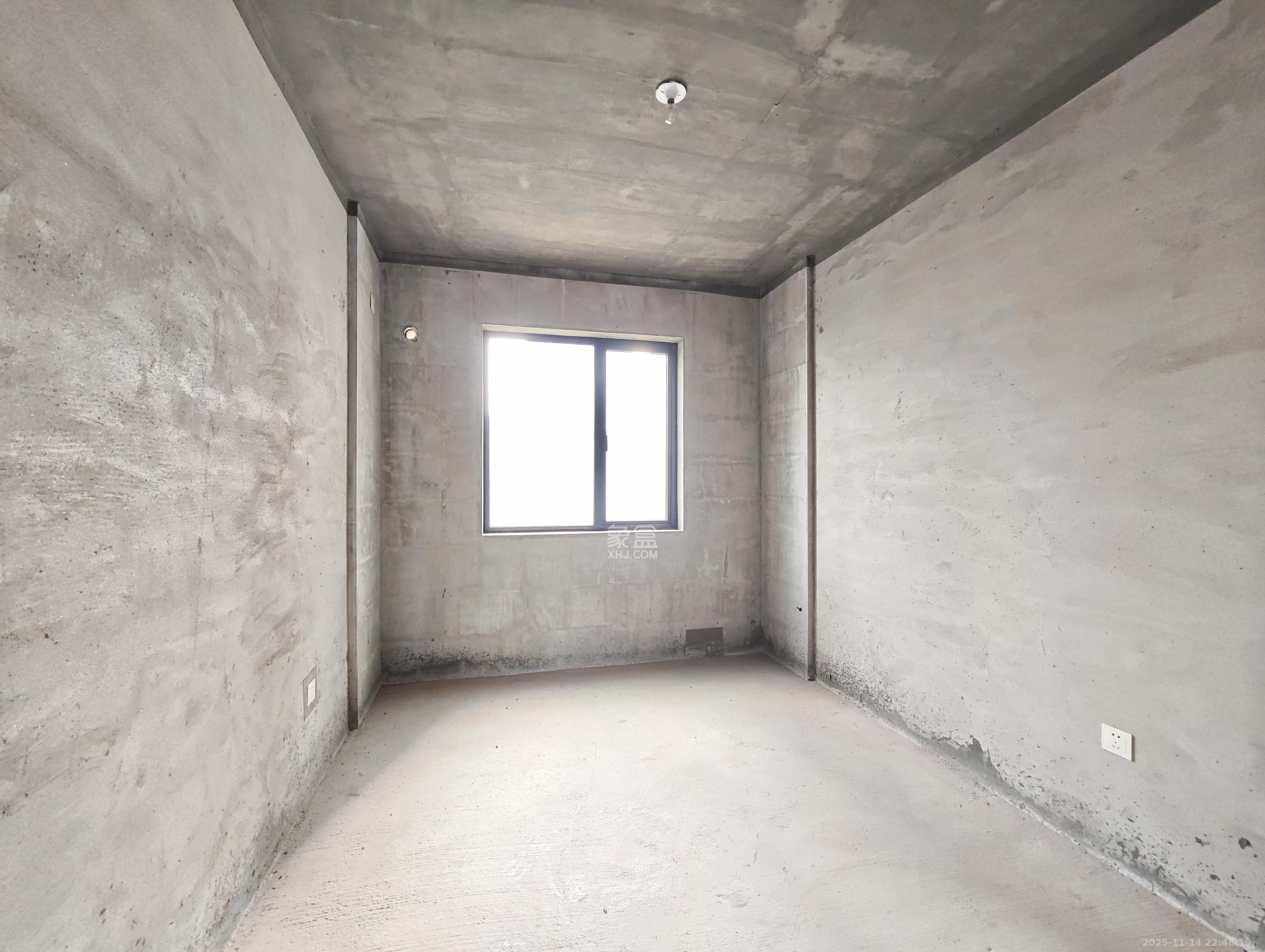 中建嘉和城  3室2厅2卫    90.0万卧室