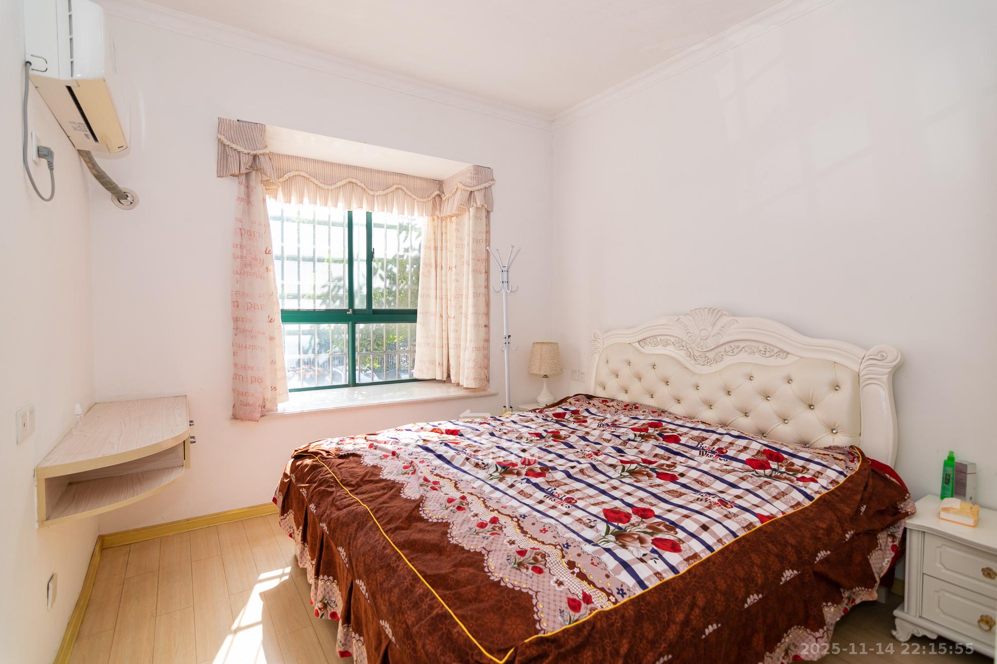 百合湖滨花园 3室2厅2卫 46.0万 百合湖滨花园 3室2厅2卫 46.0万卧室