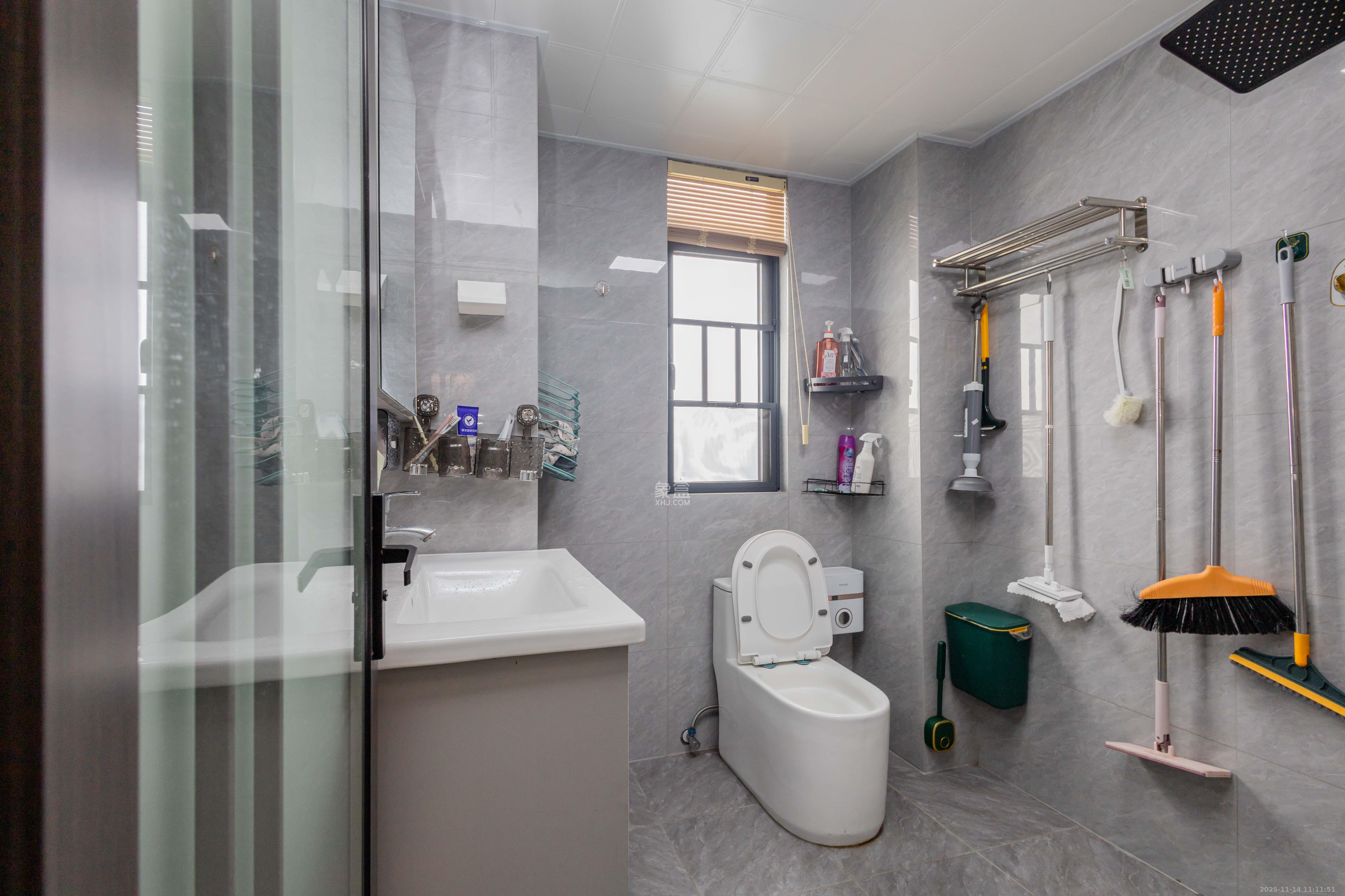 新力菩悦星都汇  4室2厅2卫    148.0万卫生间