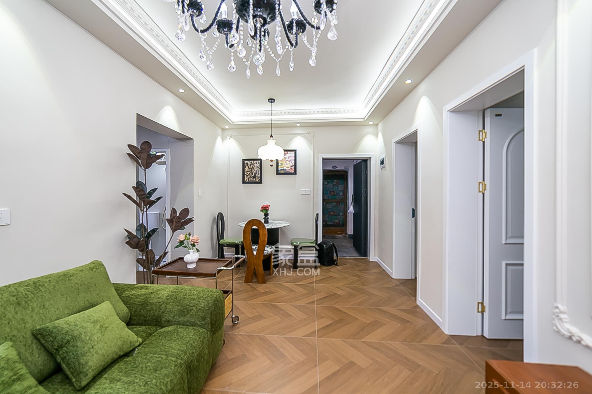 长坡社区  2室2厅1卫    58.8万客厅