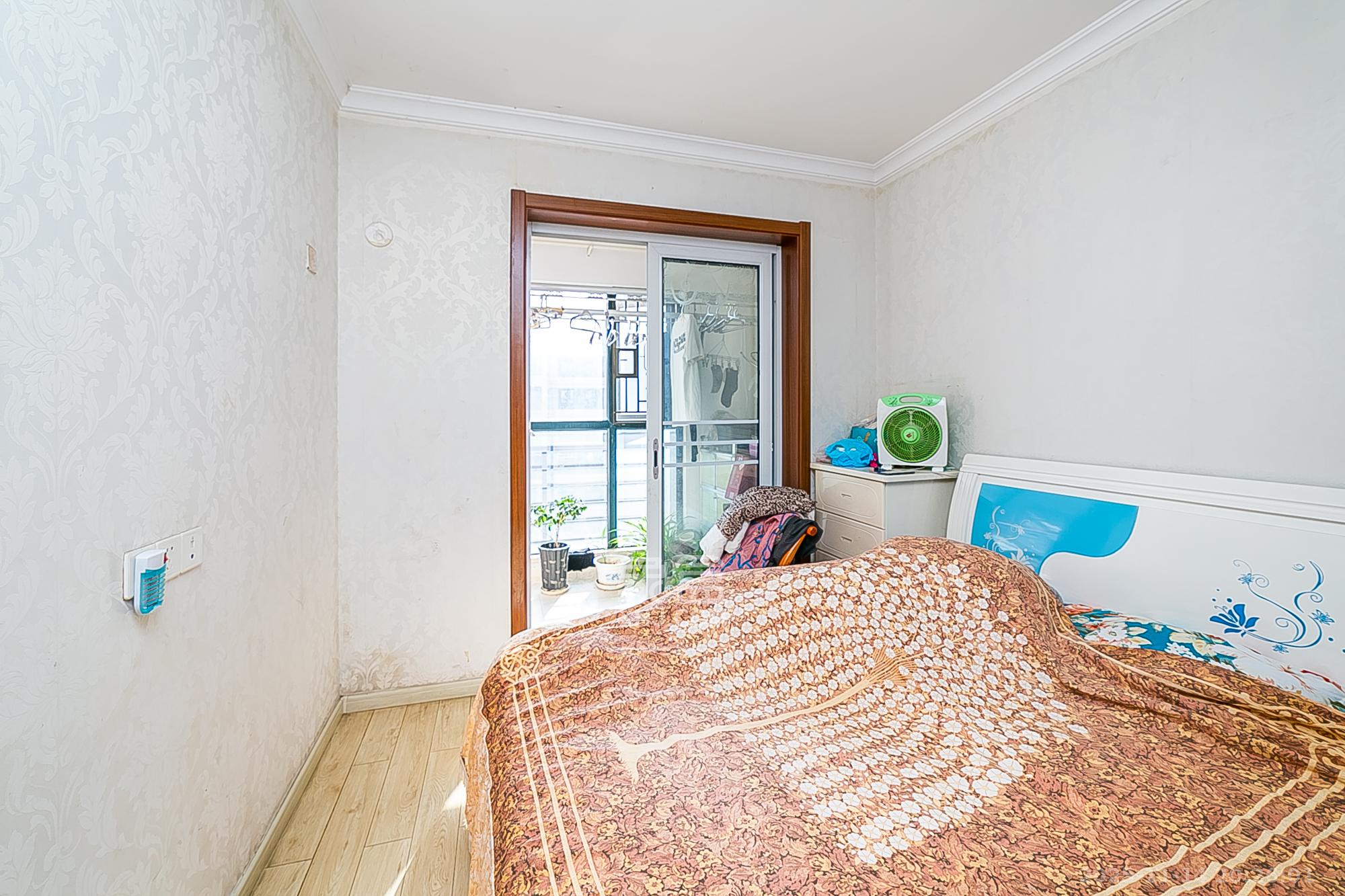 湘江锦绣  3室2厅2卫    68.0万卧室