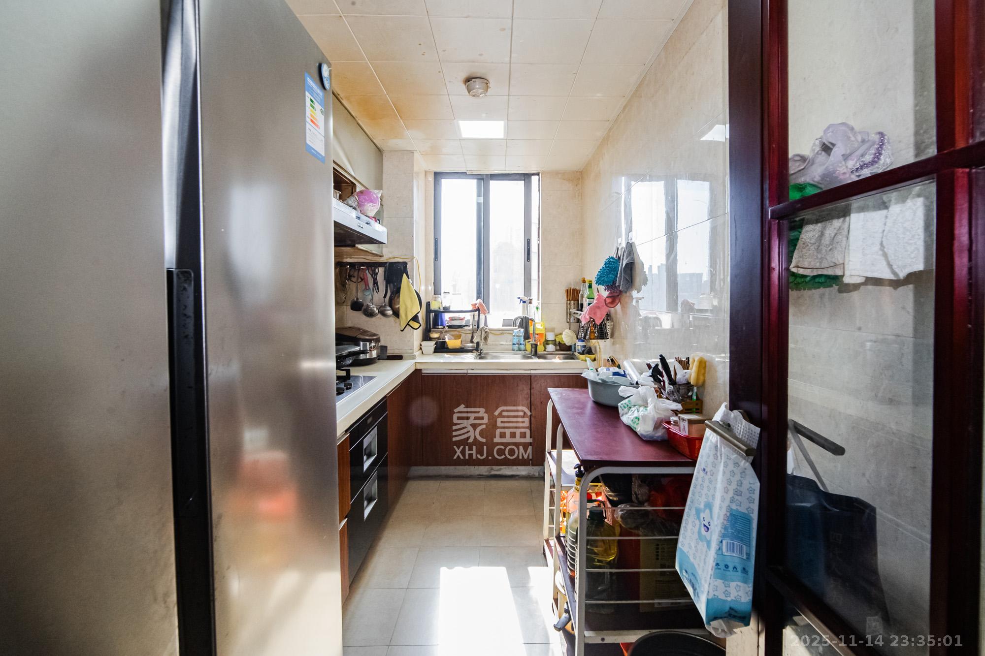 珠江花城四期花盛  3室2厅2卫    115.0万厨房