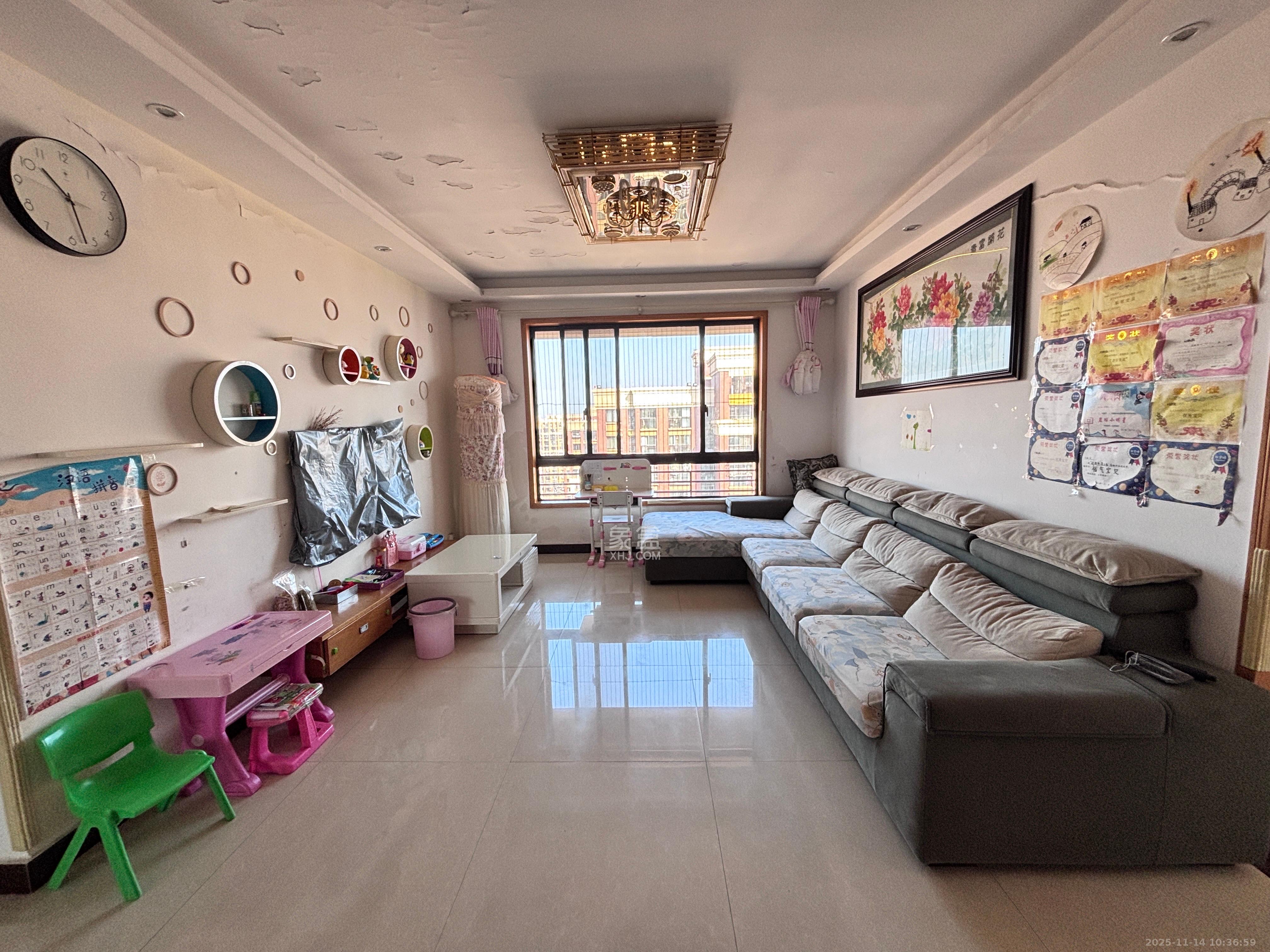 新城国际花都  3室2厅1卫    1600.0元/月