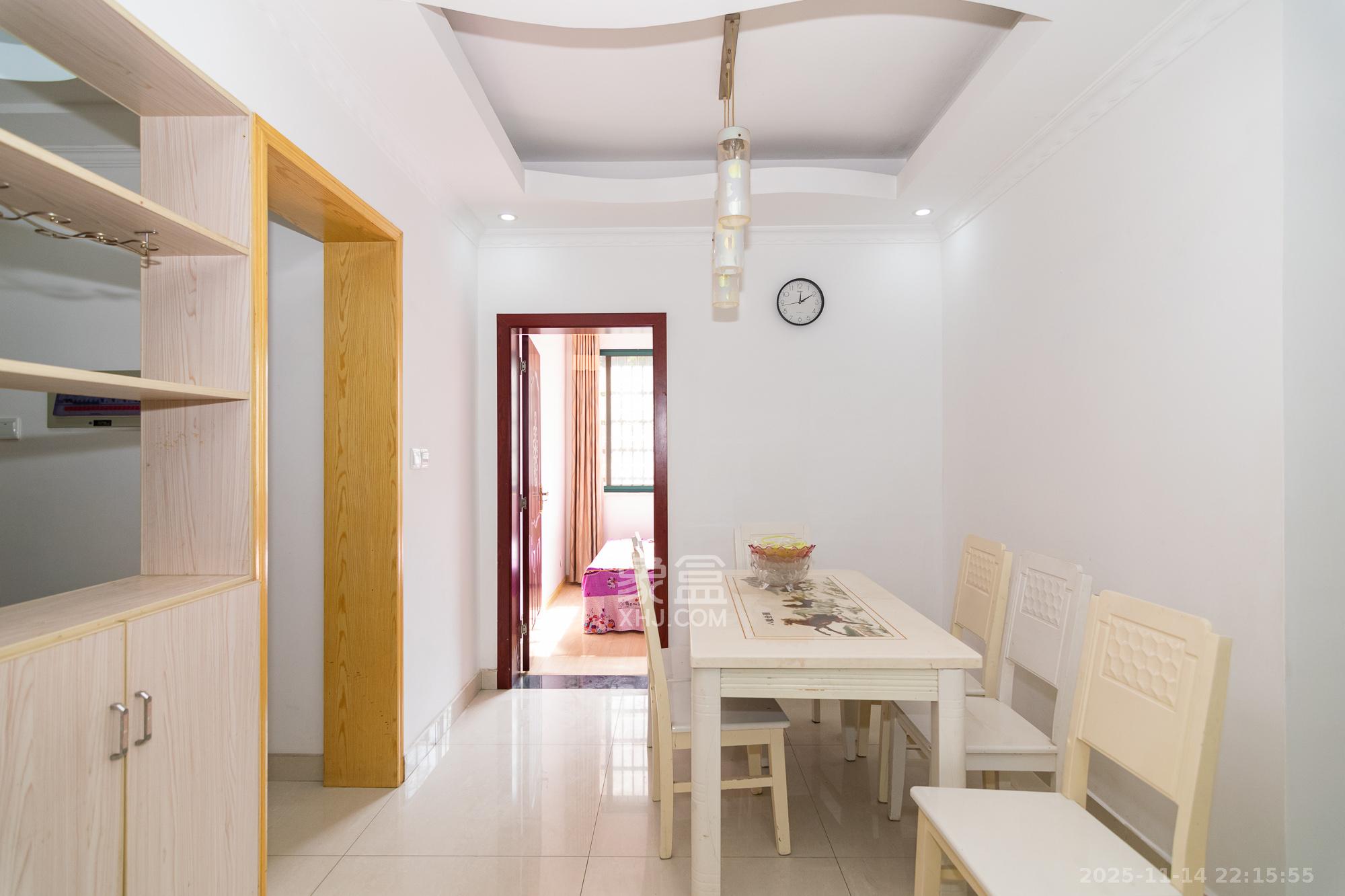 百合湖滨花园 3室2厅2卫 46.0万 百合湖滨花园 3室2厅2卫 46.0万客厅