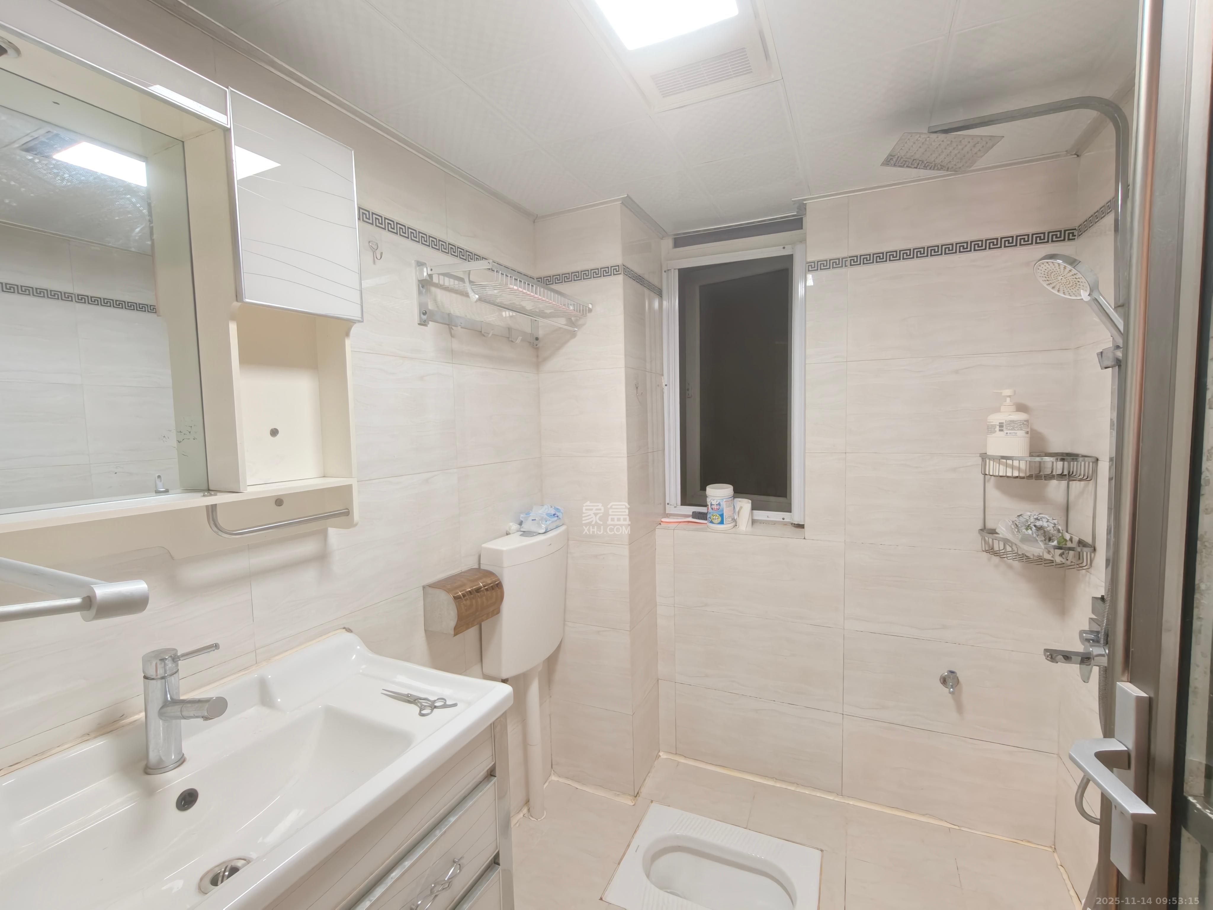 鑫科明珠  1室2厅2卫    2600.0元/月室内图