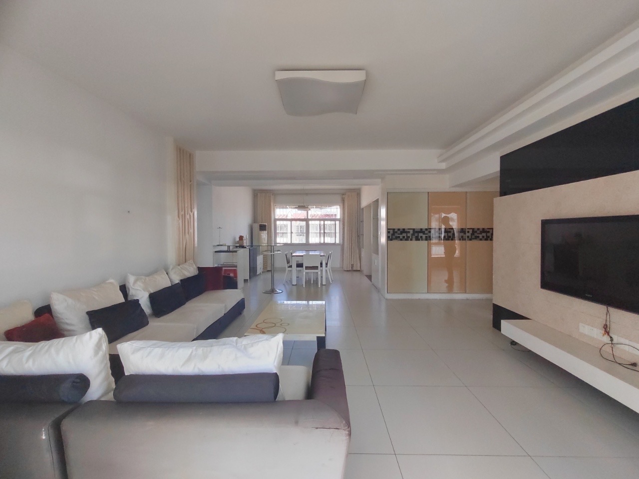 八一小区 4室2厅2卫 4000.0元/月 八一小区 4室2厅2卫 4000.0元/月室内图