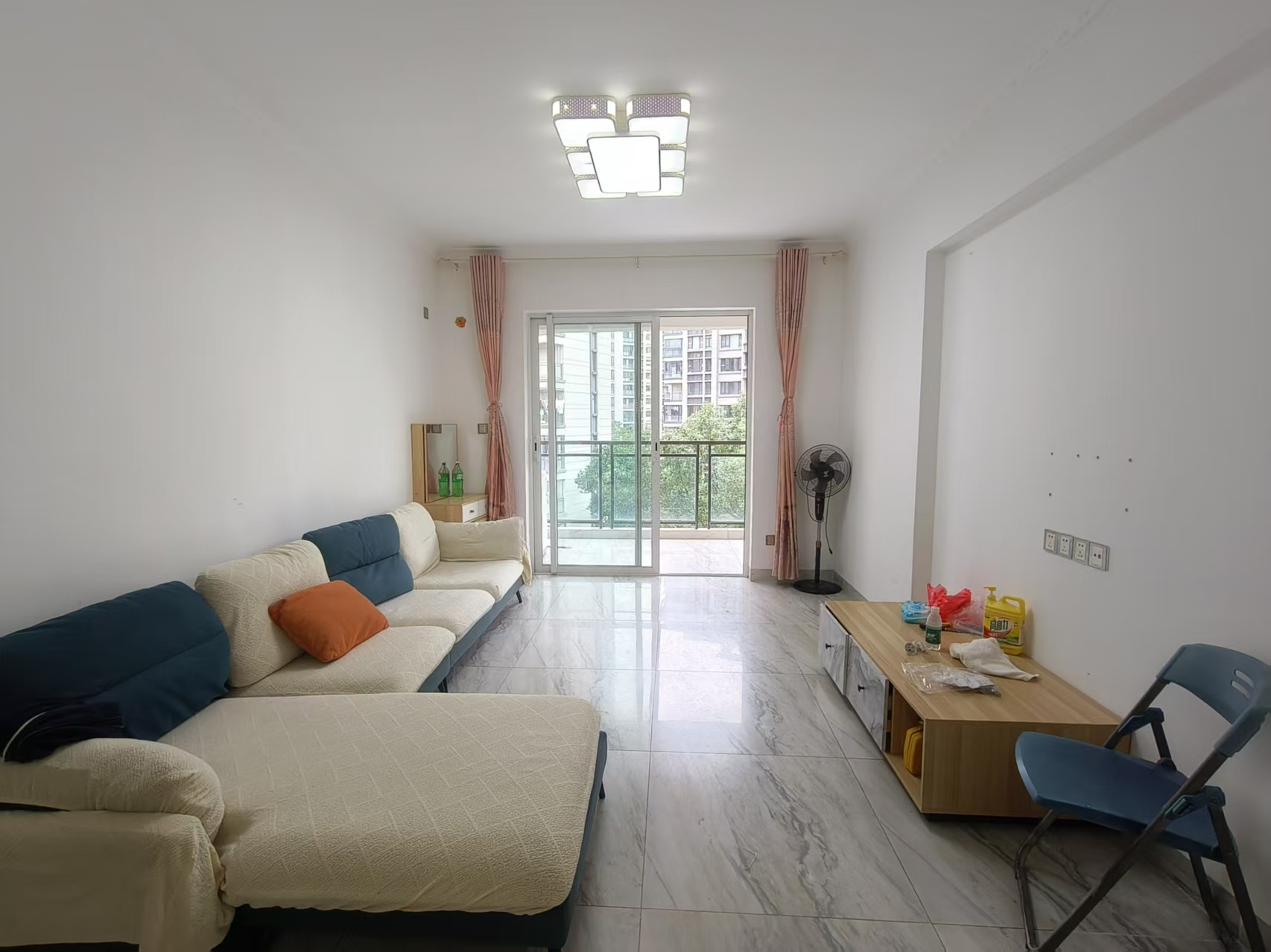 九鼎水郡  2室2厅1卫    2200.0元/月