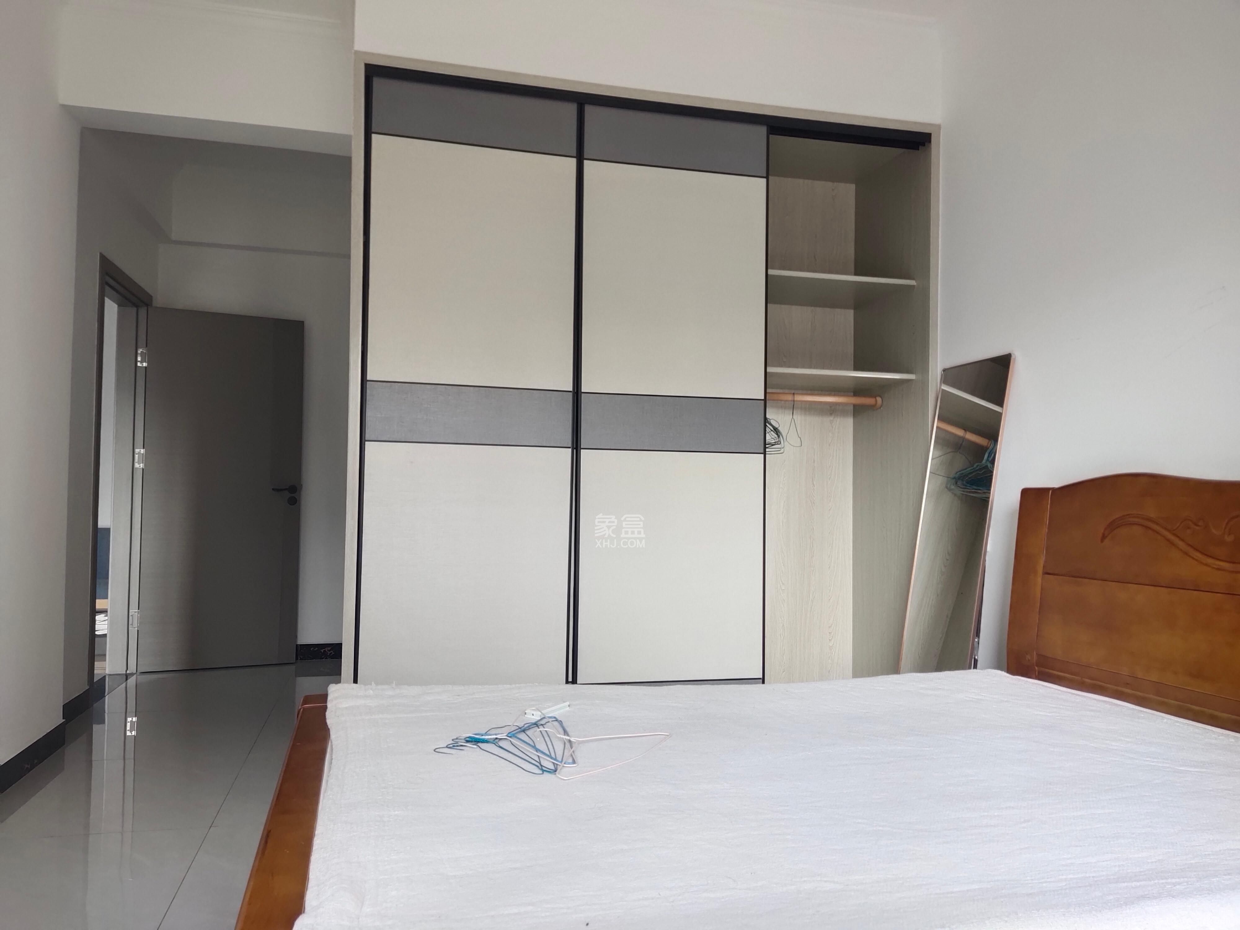 恒大江湾  3室2厅2卫    3000.0元/月室内图