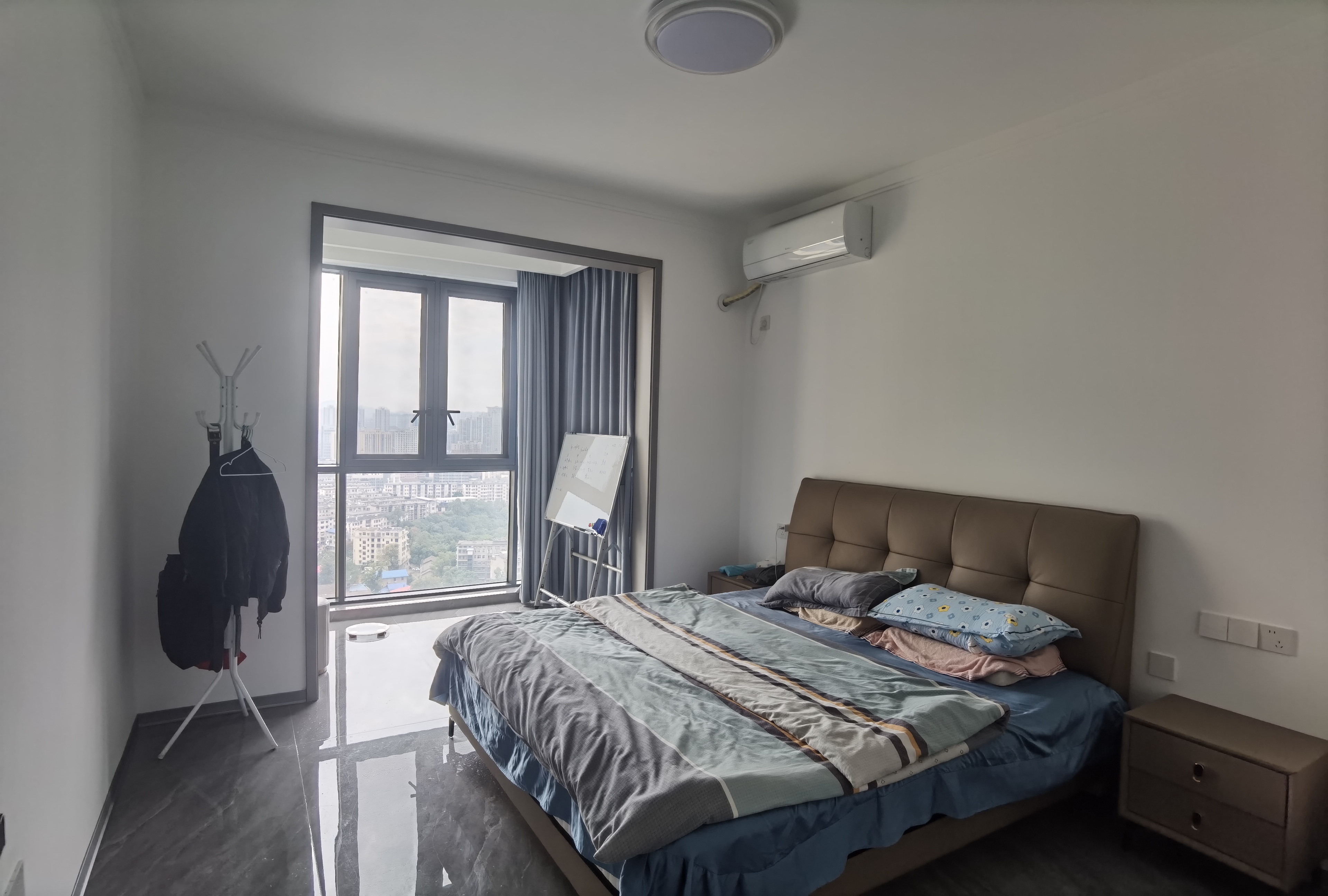 保利香槟国际  3室2厅1卫    88.88万客厅