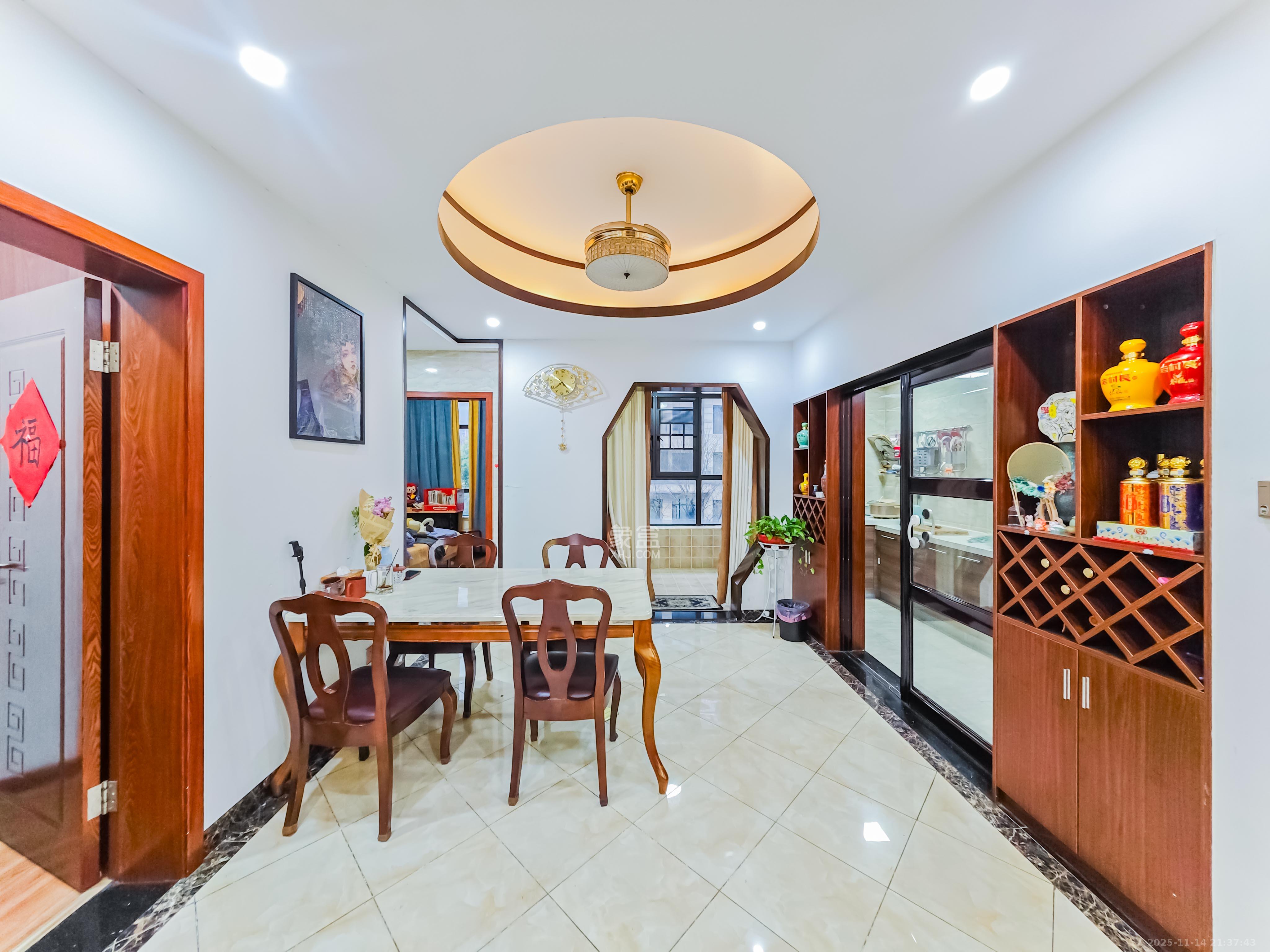 绿地之窗  4室2厅2卫    166.0万客厅