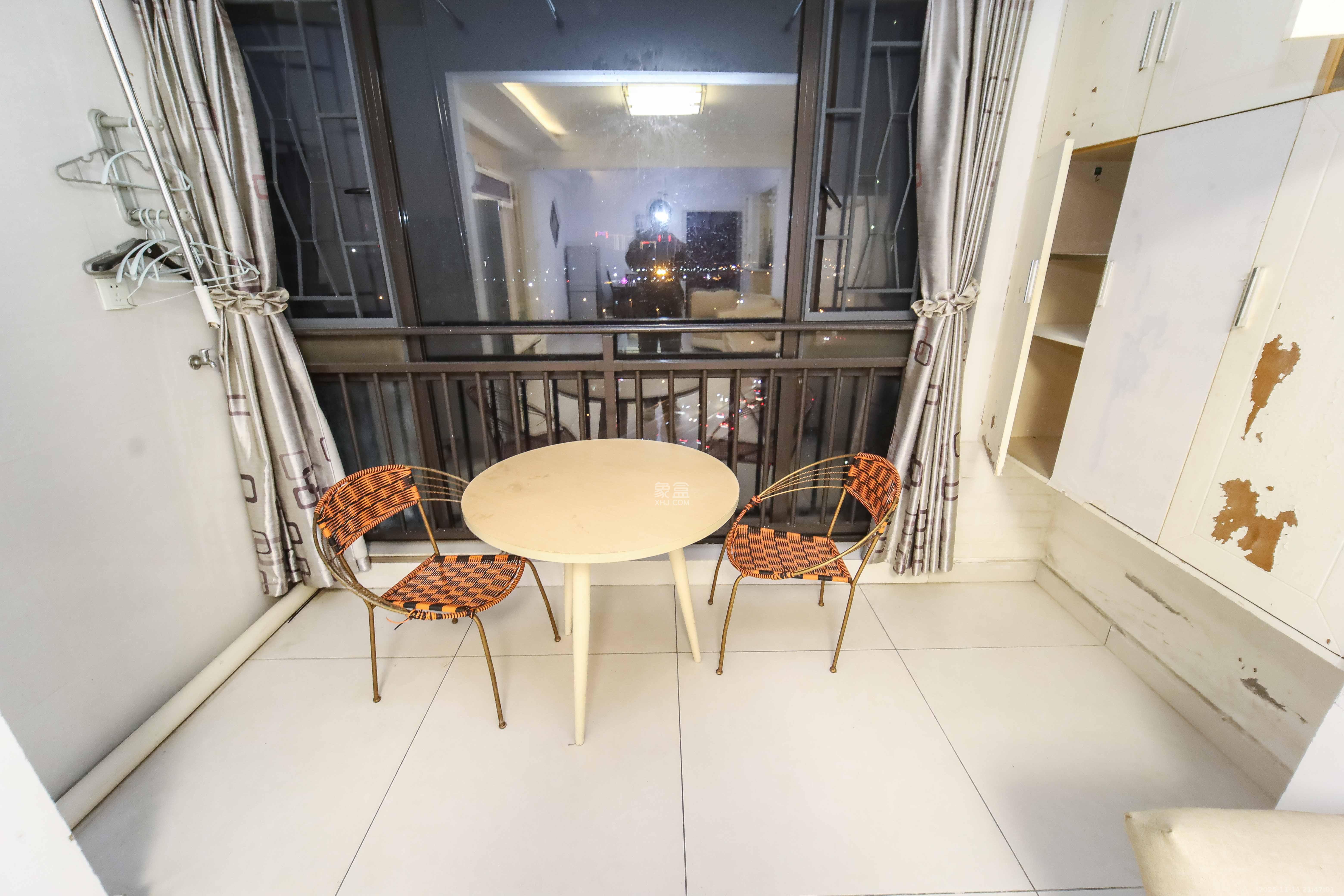 上东辛顿公寓  2室2厅1卫    70.0万阳台