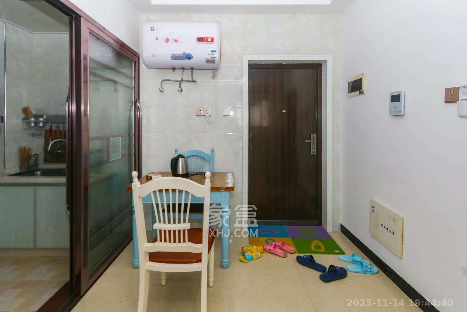 阳光100三期  1室1厅1卫    1600.0元/月室内图