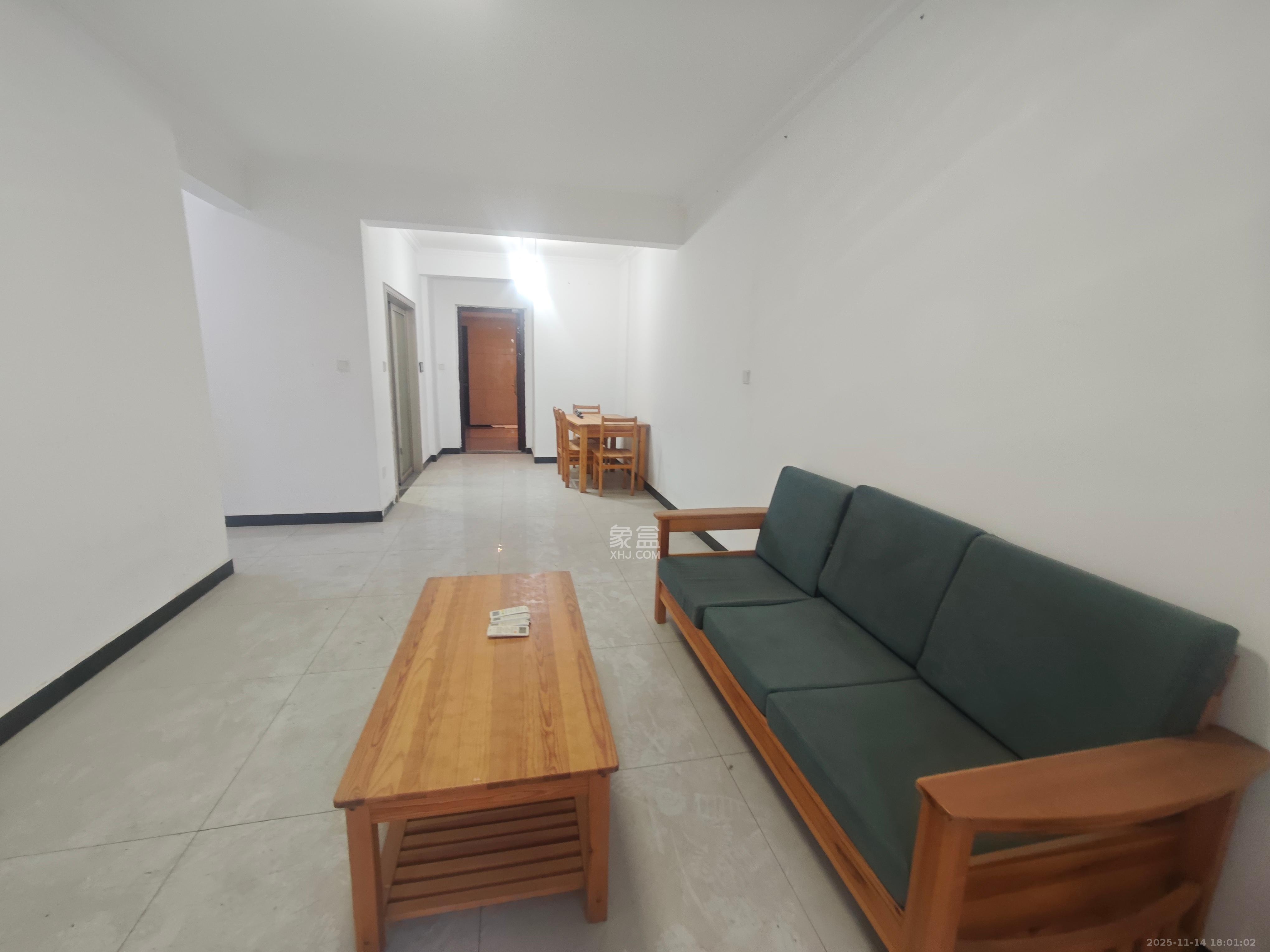 建发央著 3室2厅2卫 3380.0元/月 建发央著 3室2厅2卫 3380.0元/月室内图