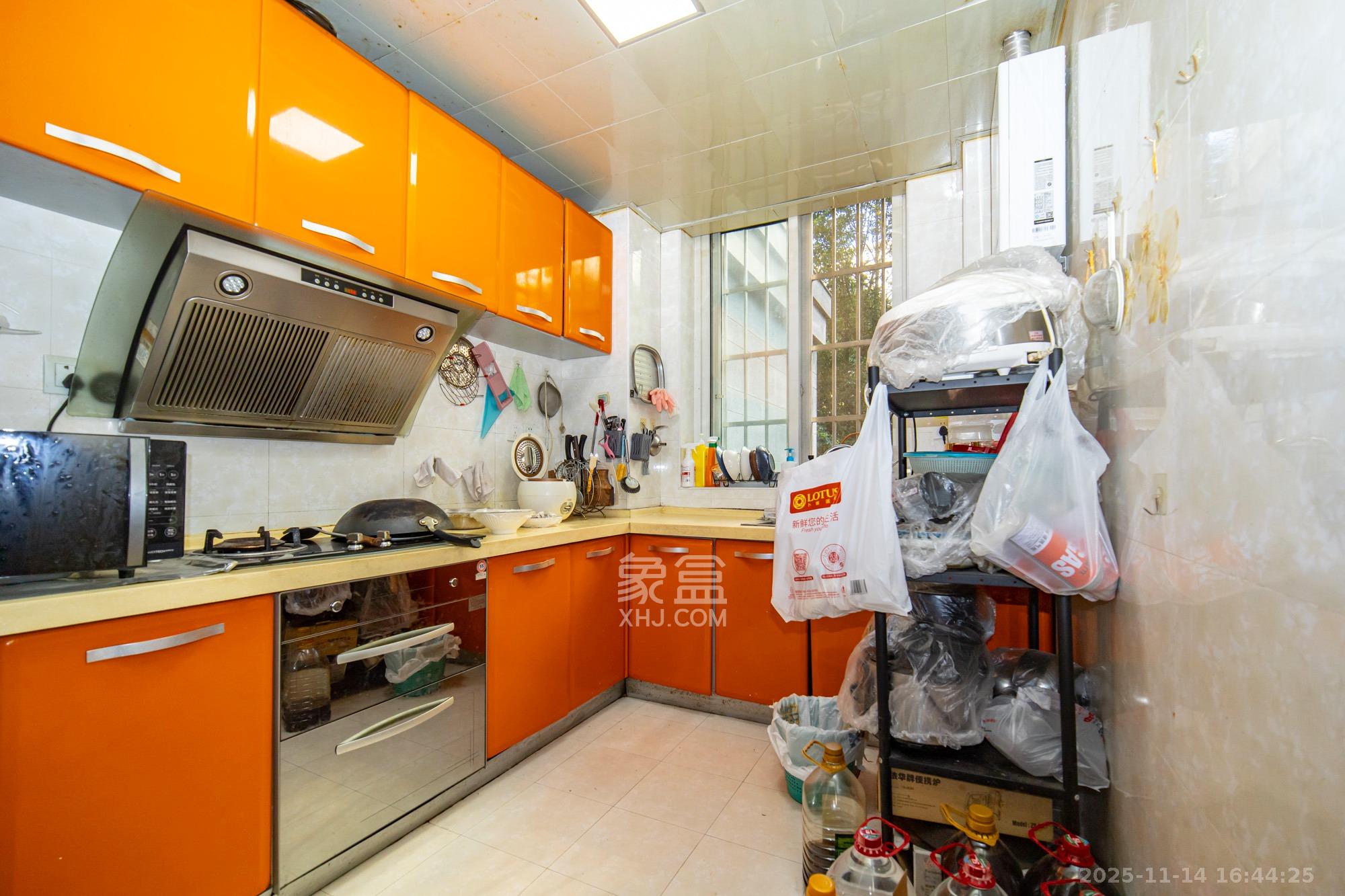 筑梦园  3室2厅2卫    60.8万厨房