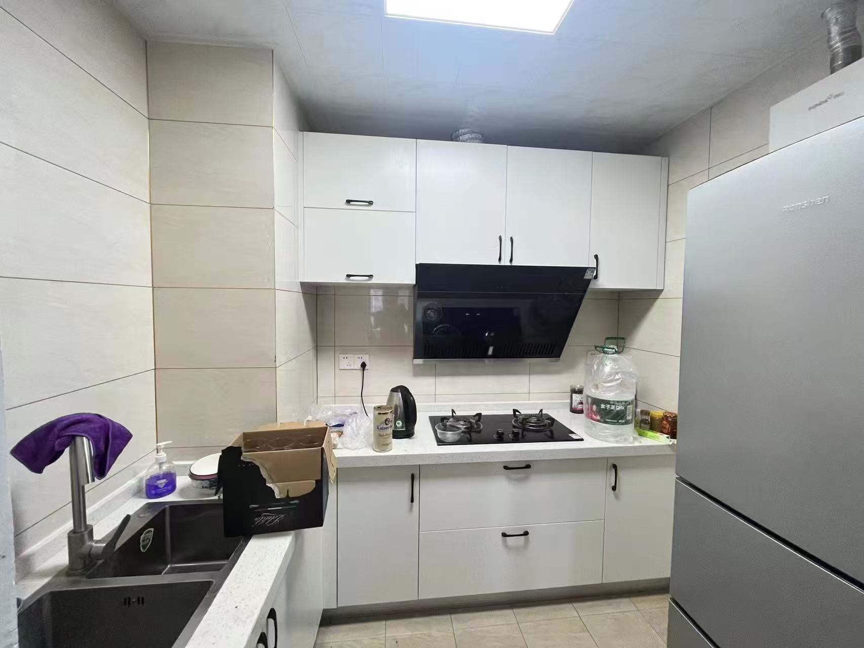 天门中央广场  3室2厅2卫    2300.0元/月室内图