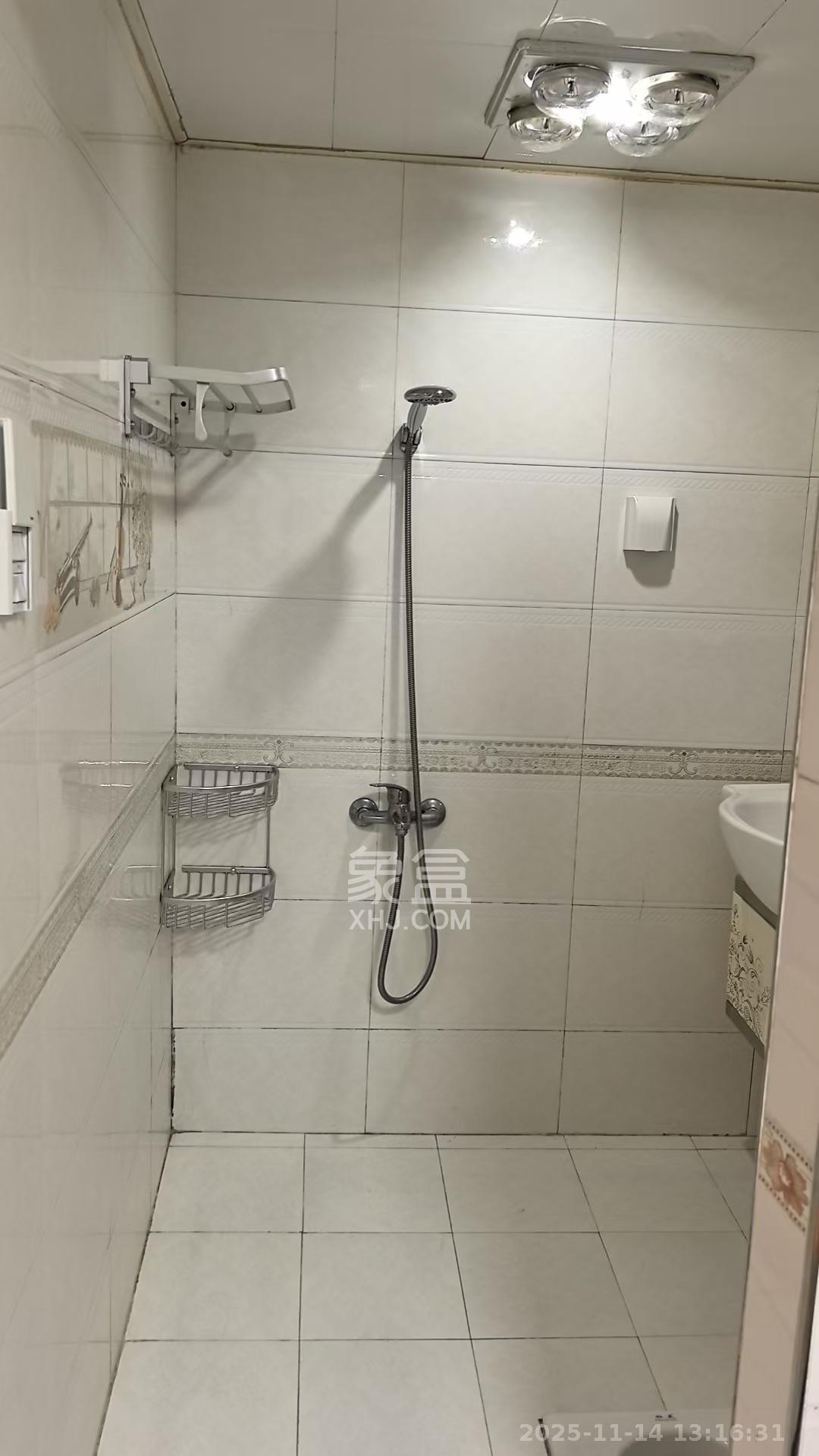 曙光领峰(曙光家园) 1室1厅1卫 1850.0元/月 曙光领峰(曙光家园) 1室1厅1卫 1850.0元/月室内图