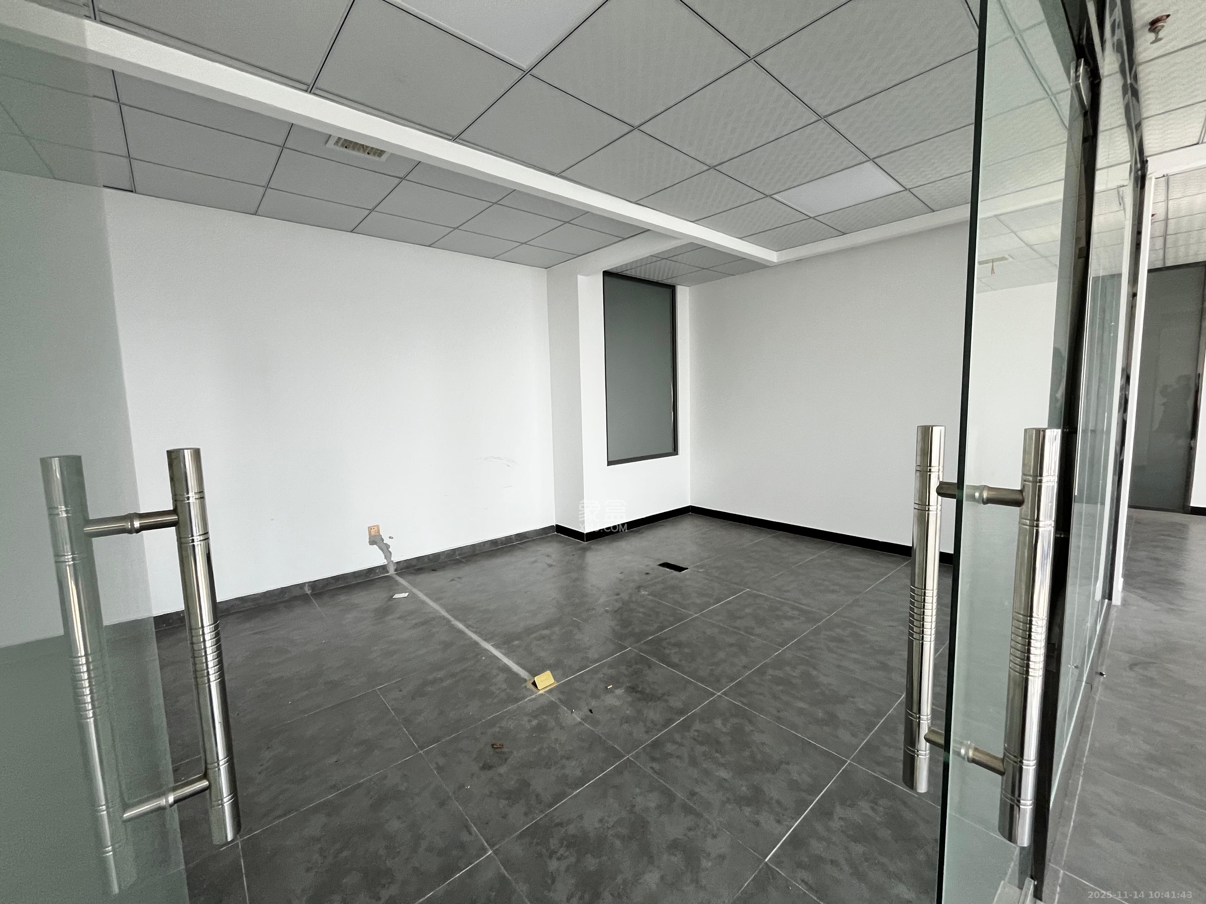 华润置地广场一期   262.0㎡      12000.0元/月室内图