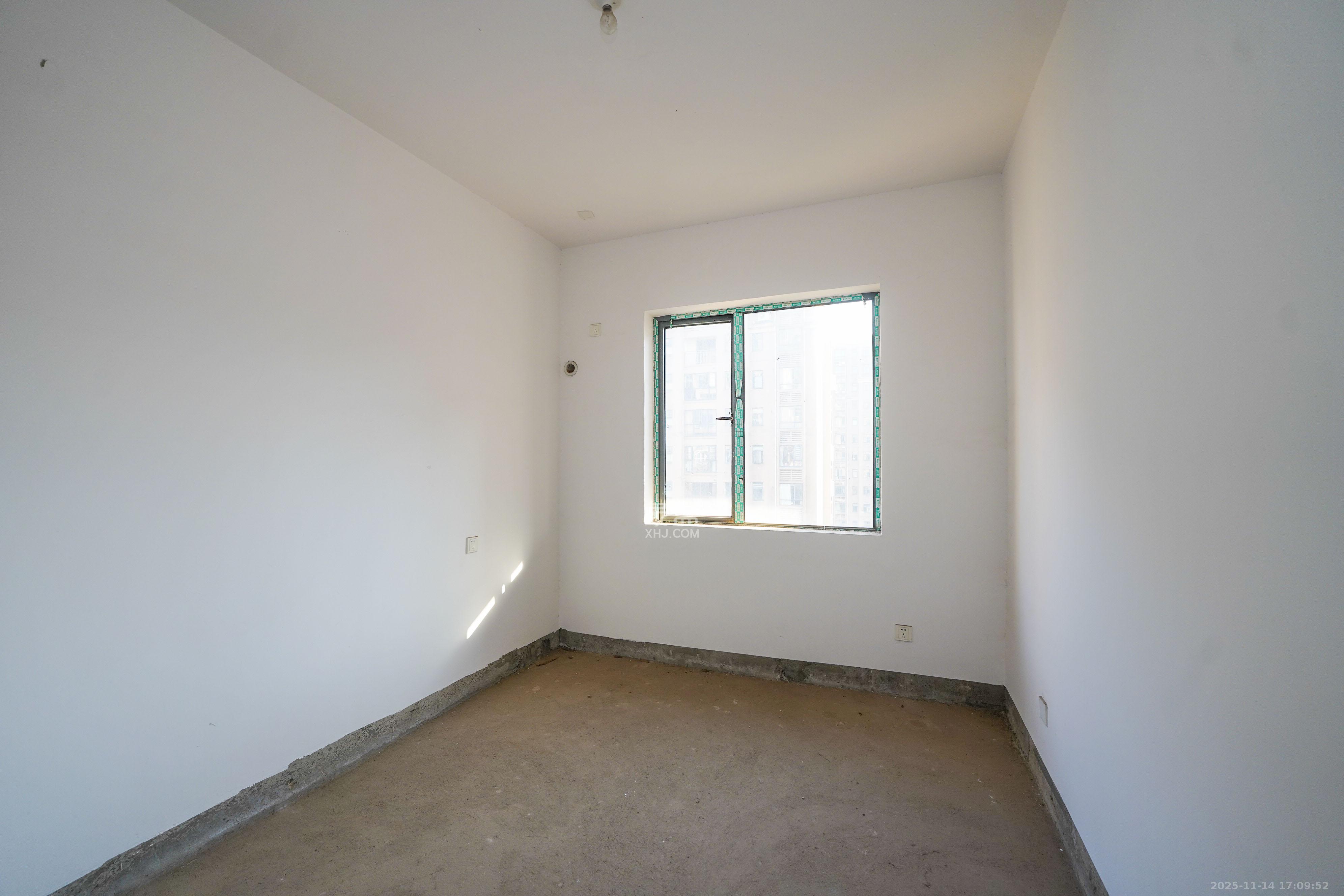 和美星城  4室2厅2卫    105.0万卧室