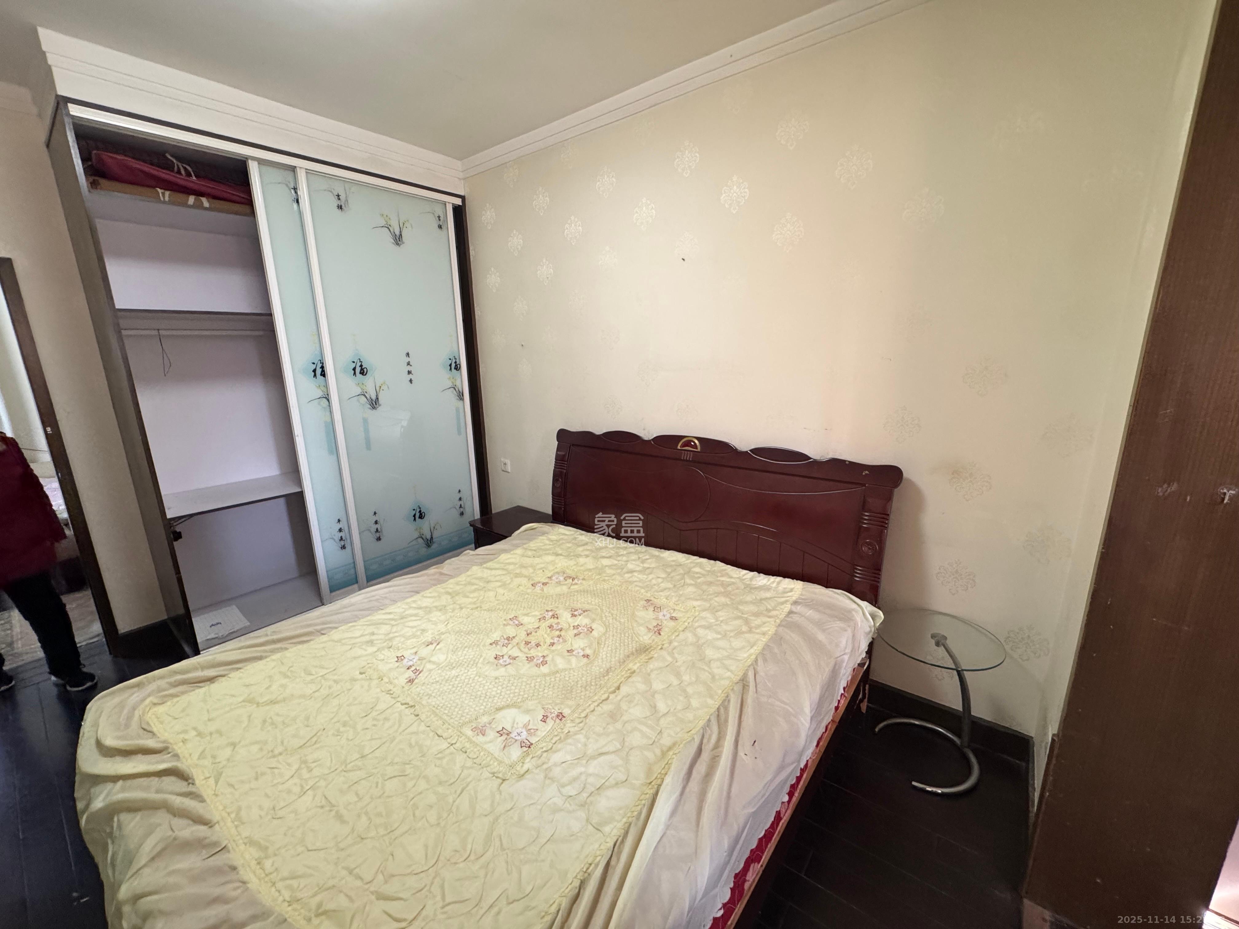 市教委单位房 3室1厅1卫 2300.0元/月 市教委单位房 3室1厅1卫 2300.0元/月室内图