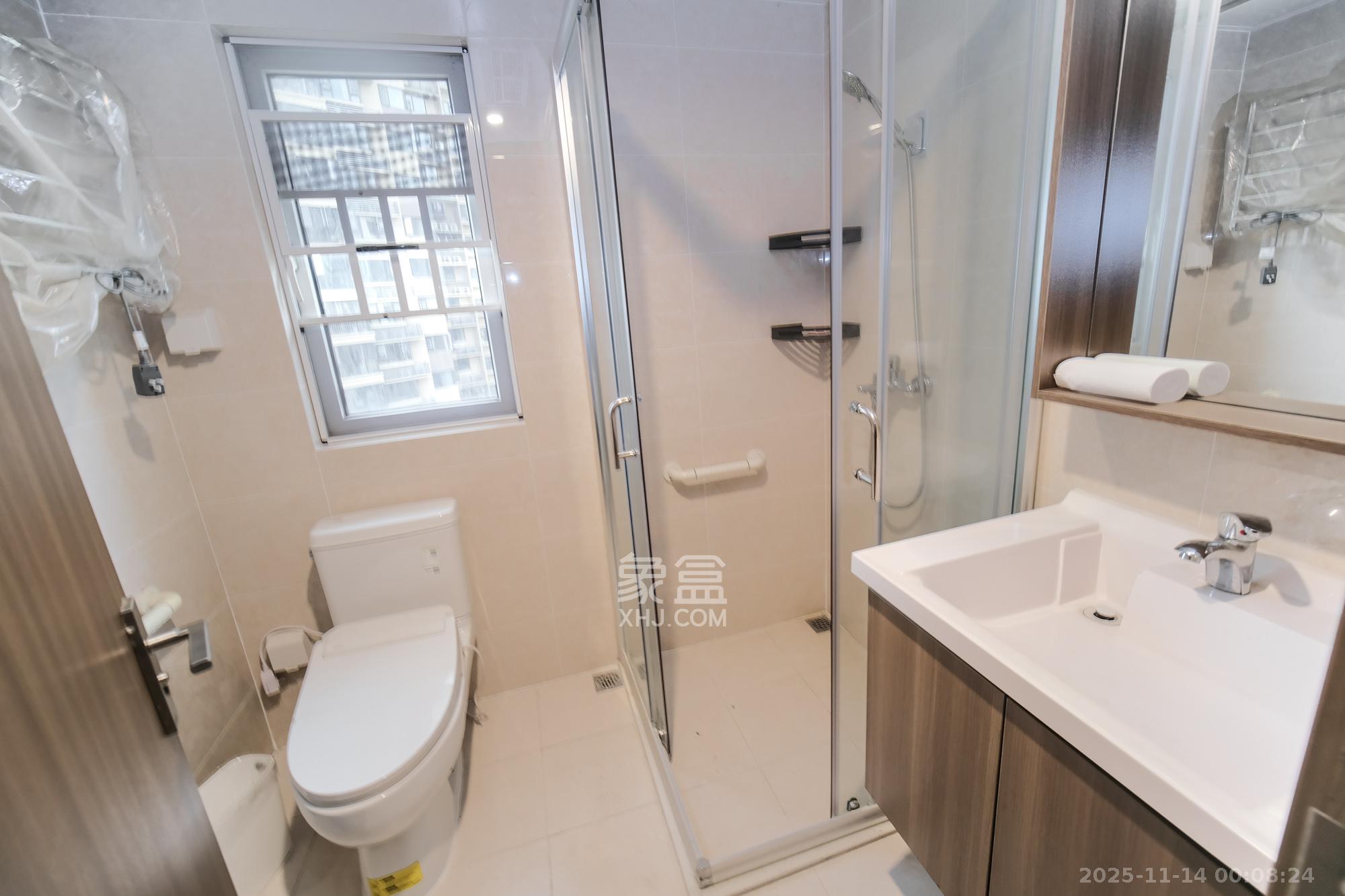 保利香槟国际  4室2厅2卫    93.8万卫生间