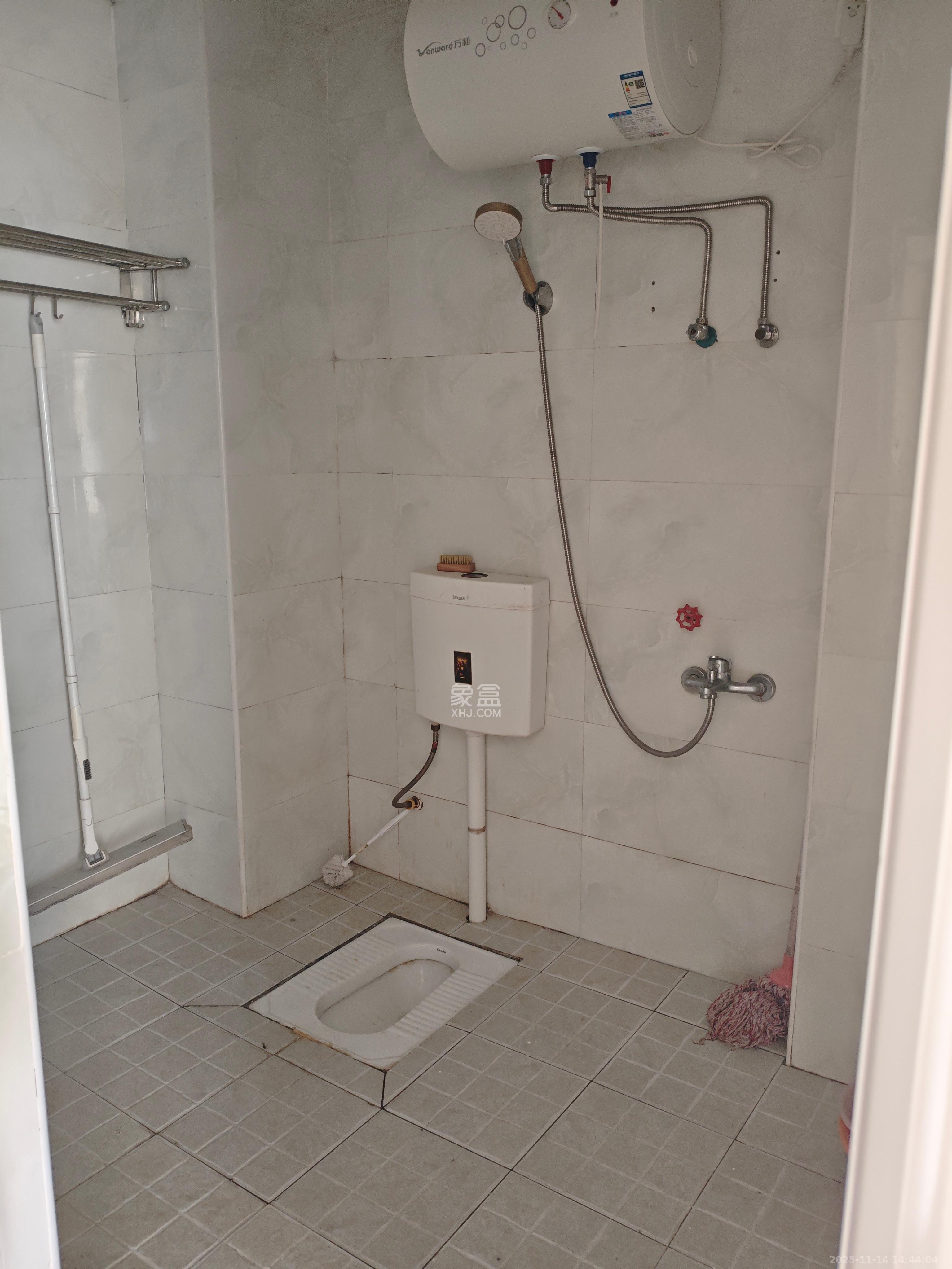 枫华府第  4室2厅2卫    1800.0元/月室内图