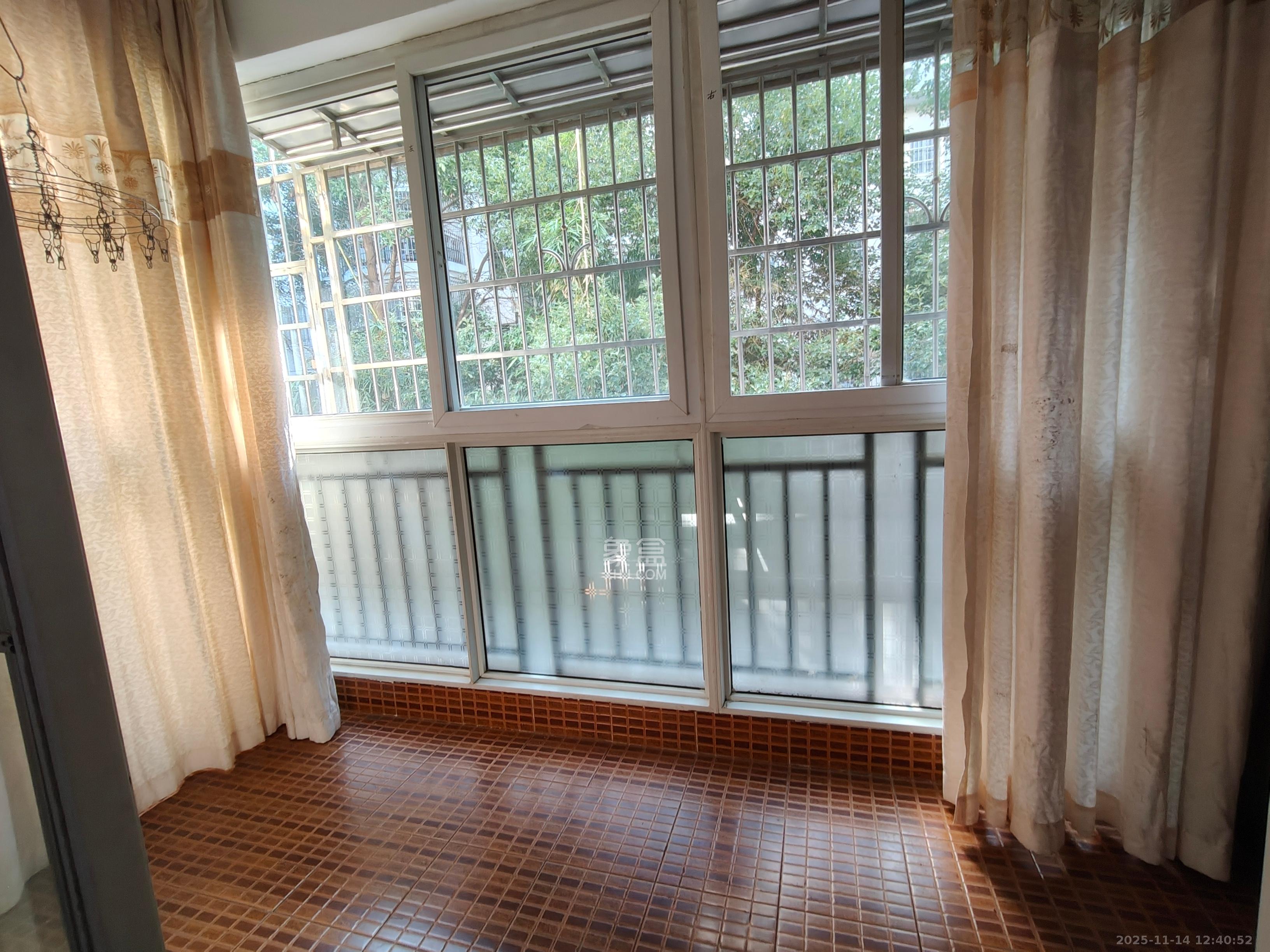 东方名都百草园  3室2厅1卫    1600.0元/月室内图