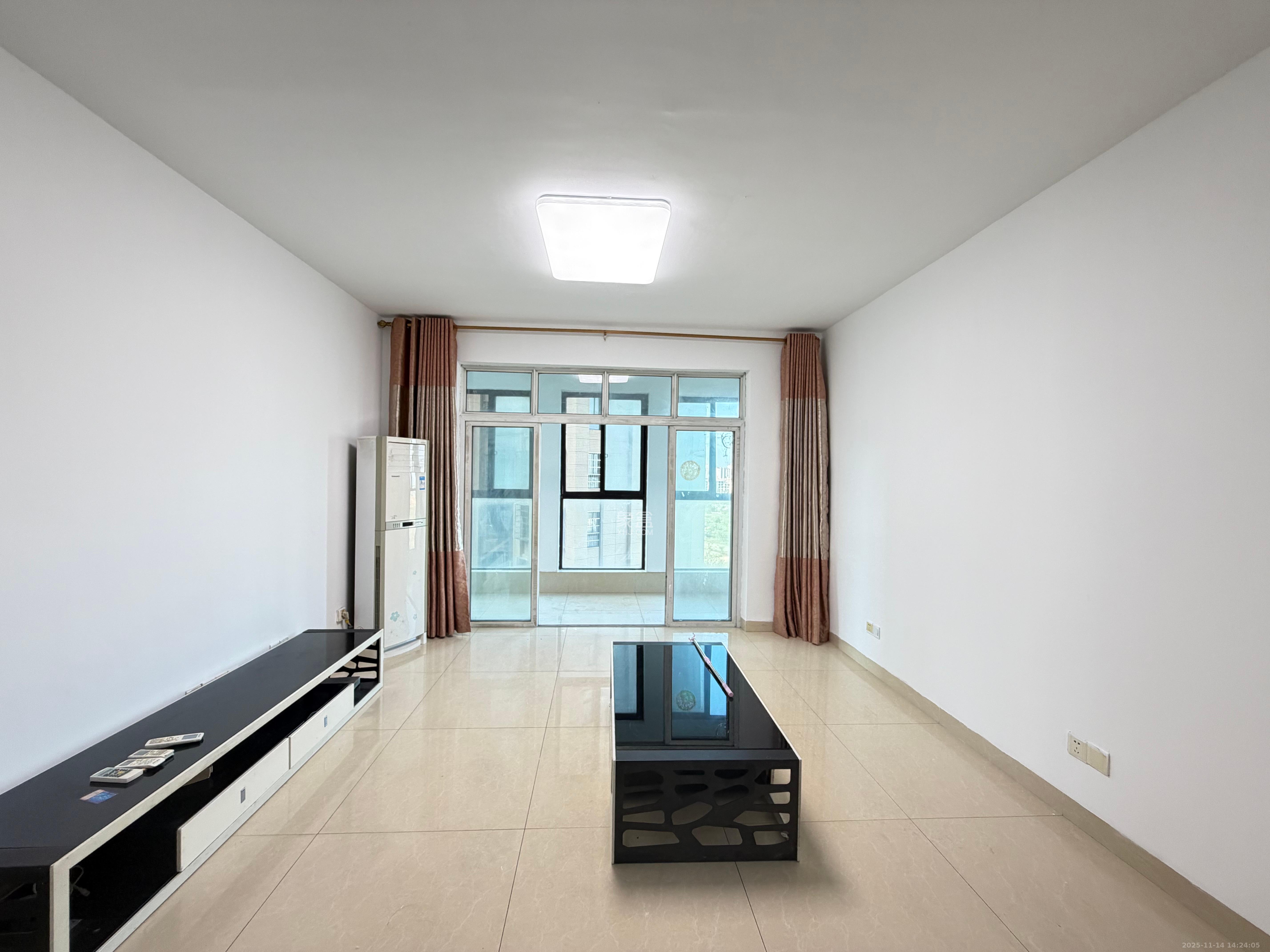 爱琴海岸  3室2厅2卫    1800.0元/月