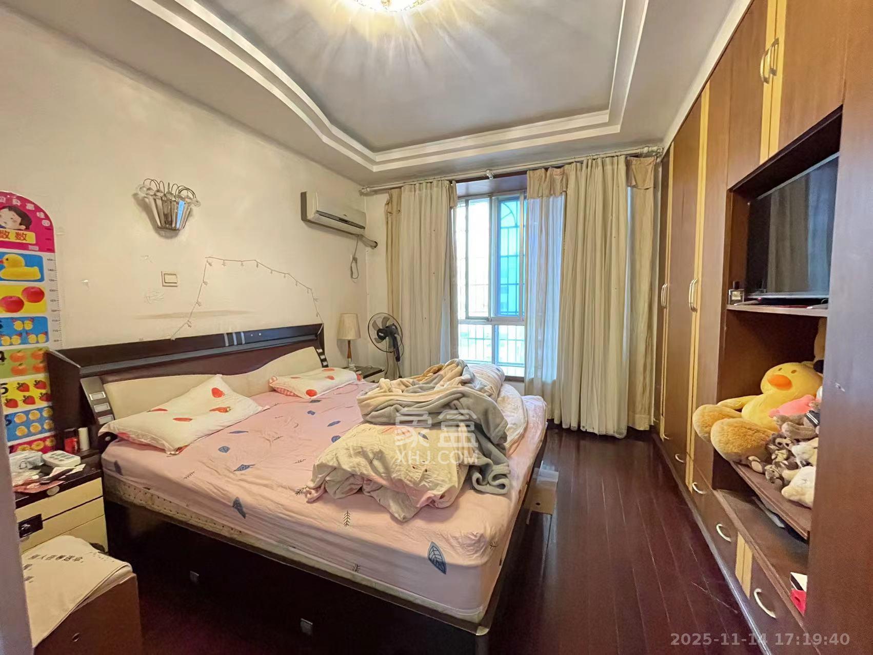 众立小区  1室2厅1卫    3200.0元/月室内图