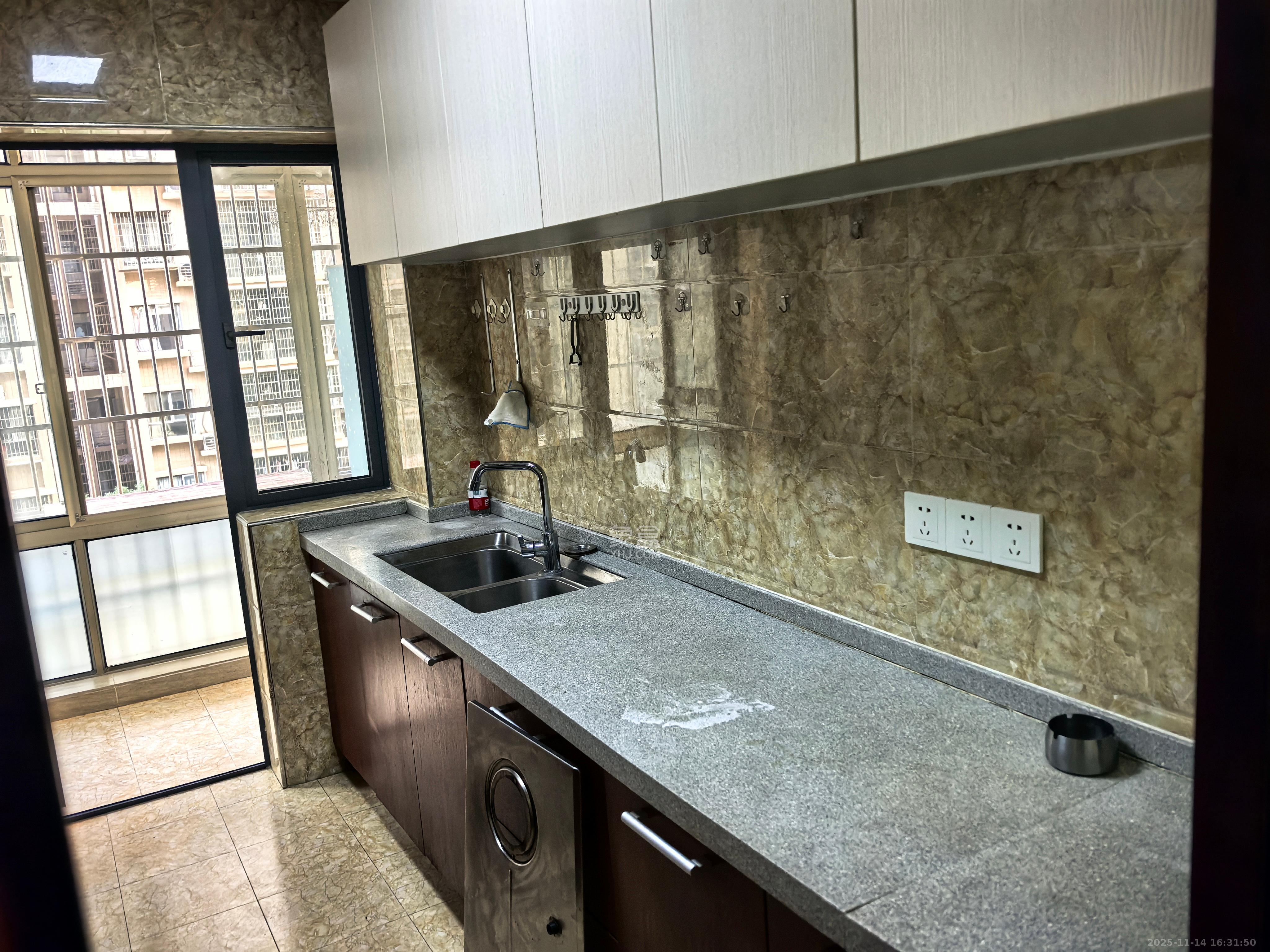 茶山馨苑  3室2厅2卫    3000.0元/月室内图