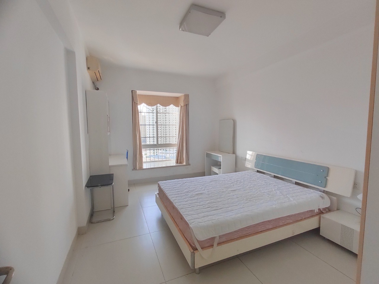 八一小区 4室2厅2卫 4000.0元/月 八一小区 4室2厅2卫 4000.0元/月室内图